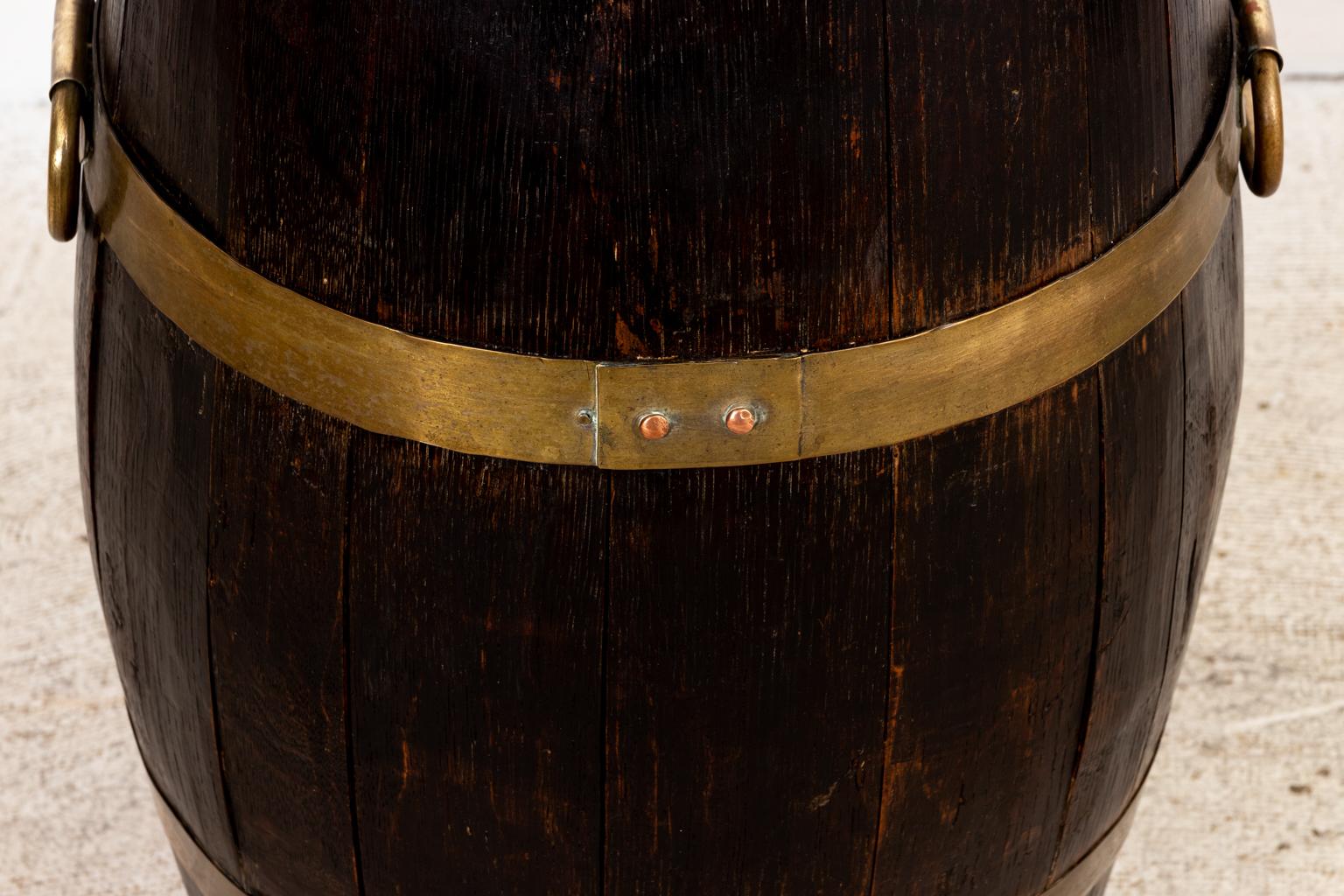 English Oak Barrel Umbrella Stand In Good Condition For Sale In Stamford, CT