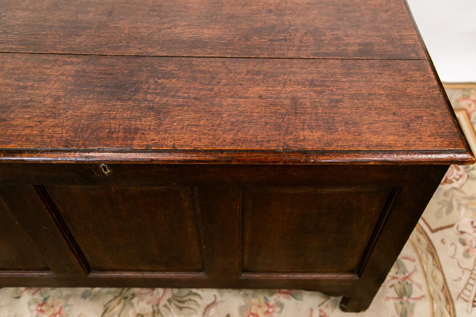 English Oak Blanket Chest In Good Condition In Wilson, NC