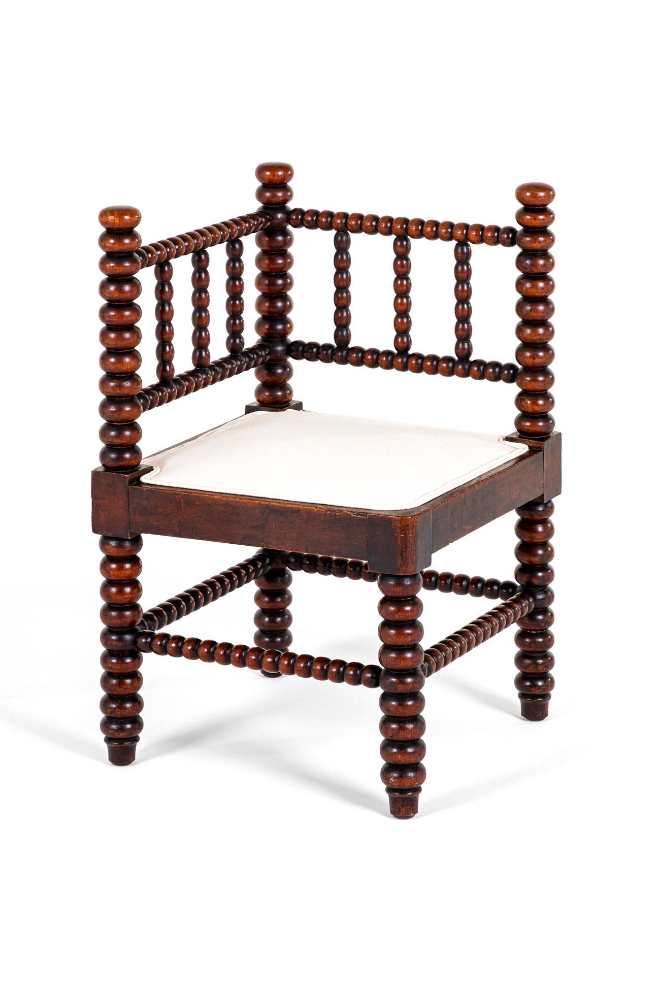 Britannique English Oak Bobbin Corner Chair en vente