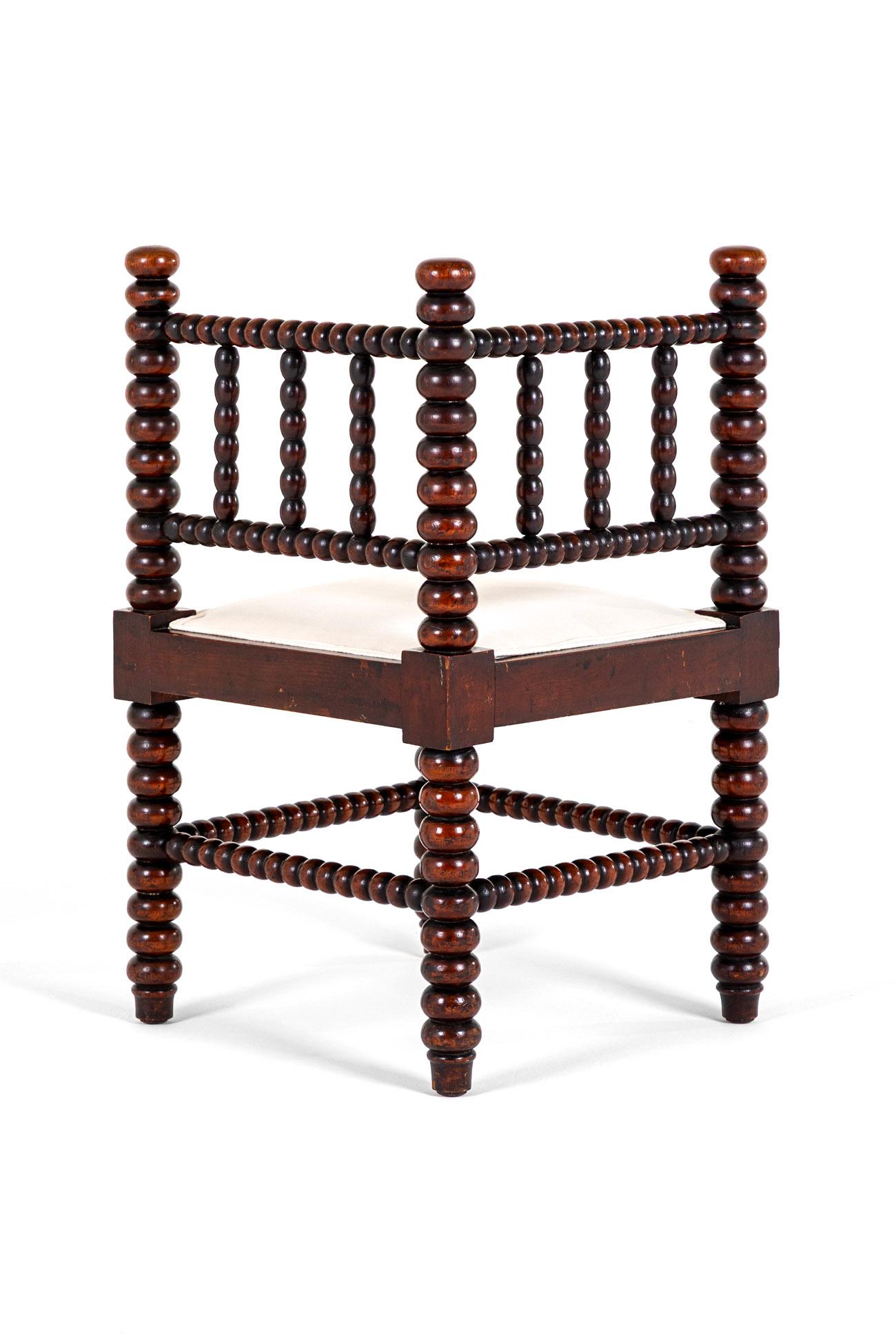English Oak Bobbin Corner Chair Bon état - En vente à Faversham, GB