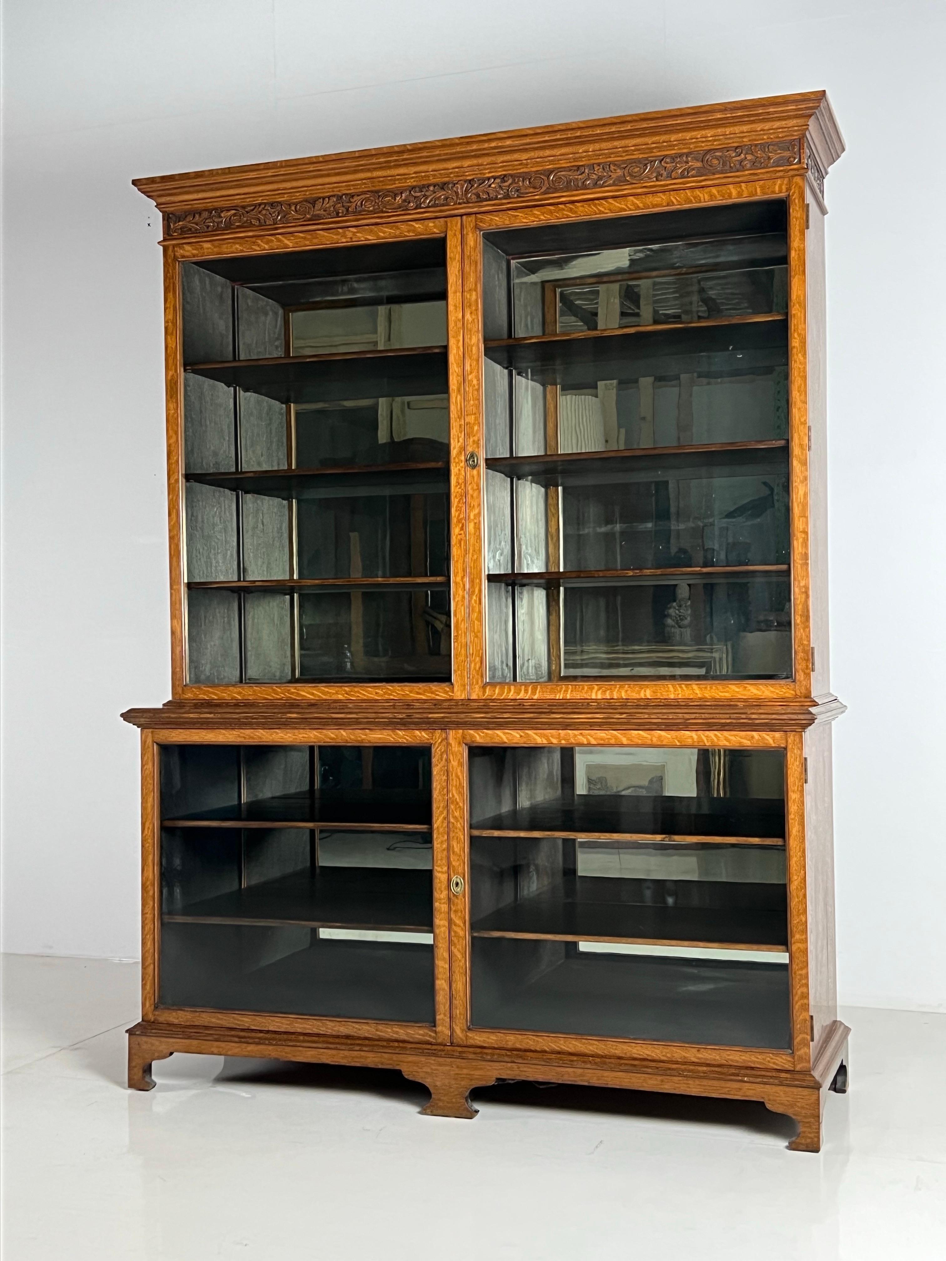 English oak bookcase In Excellent Condition For Sale In MILL, NL