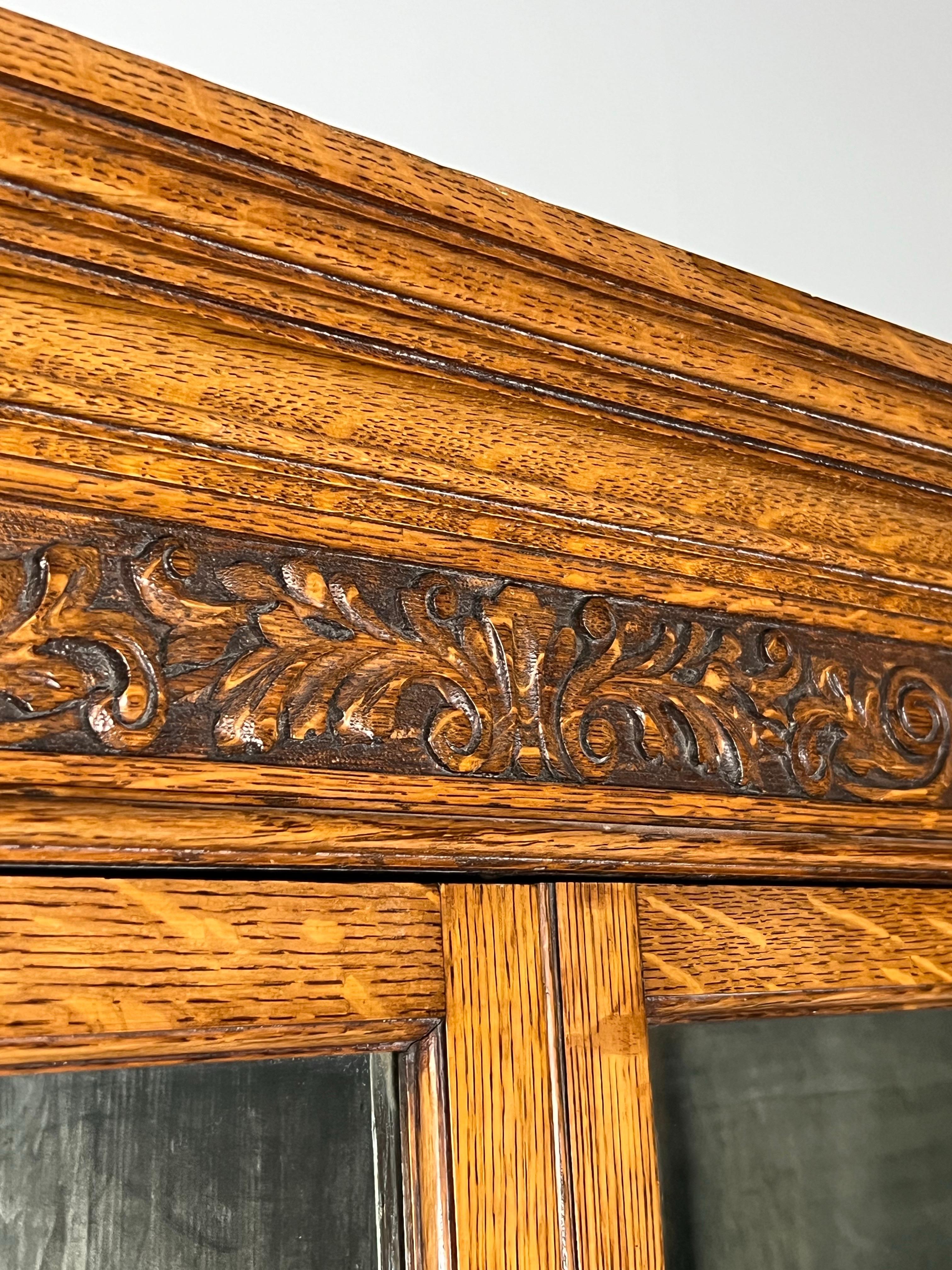 Late 19th Century English oak bookcase For Sale