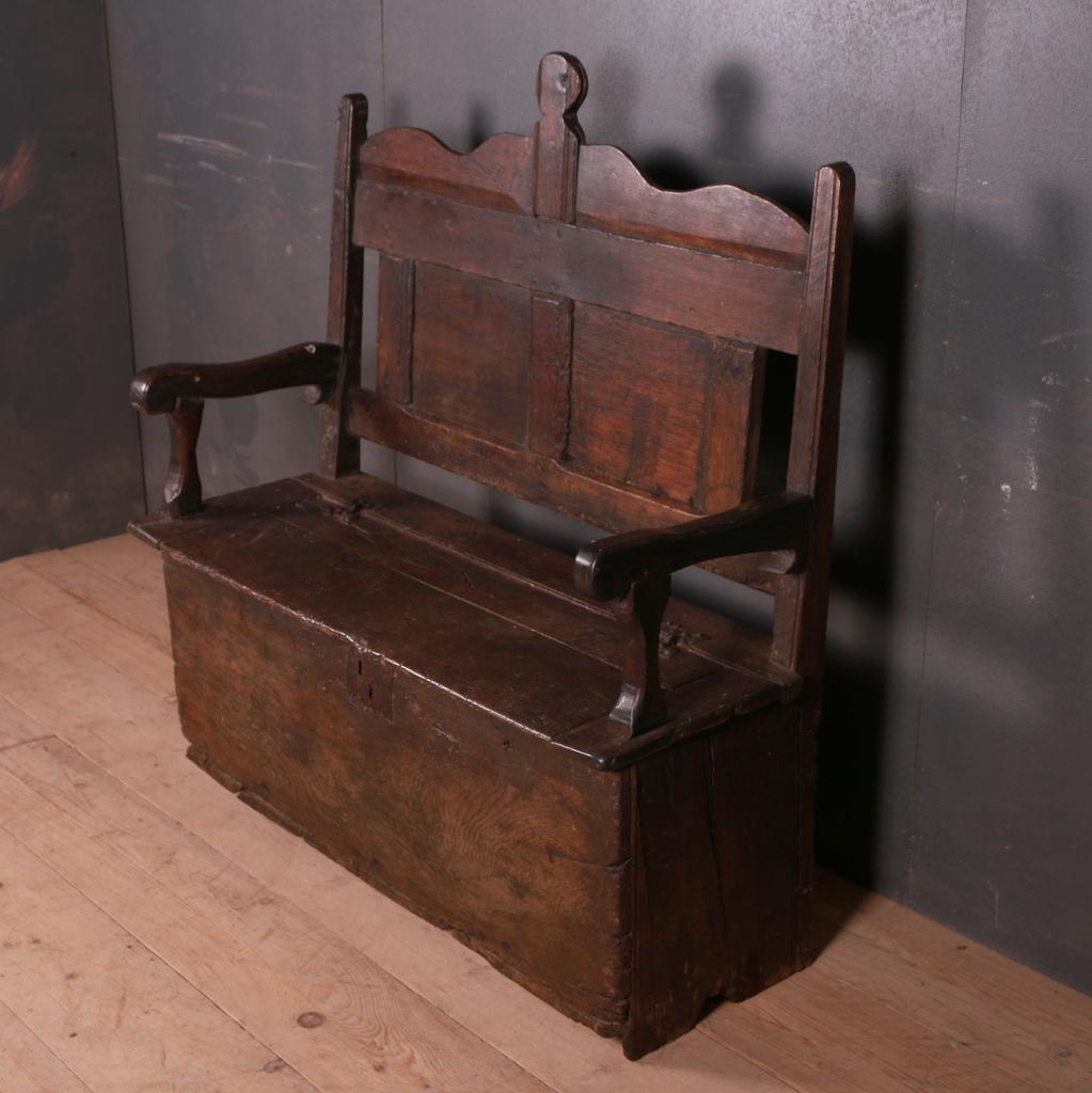Small 19th century oak box settle, 1850.

Dimensions:
42 inches (107 cms) wide
18 inches (46 cms) deep
46 inches (117 cms) high.