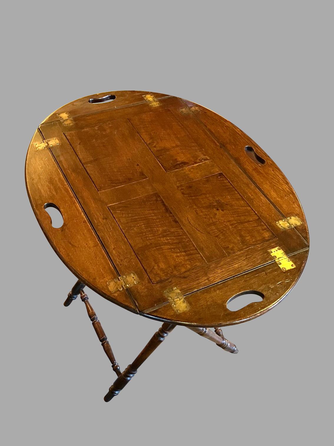 Englischer Eichen-Butler-Tisch mit klappbaren Seiten auf klappbarem Mahagoni-Stand (19. Jahrhundert) im Angebot