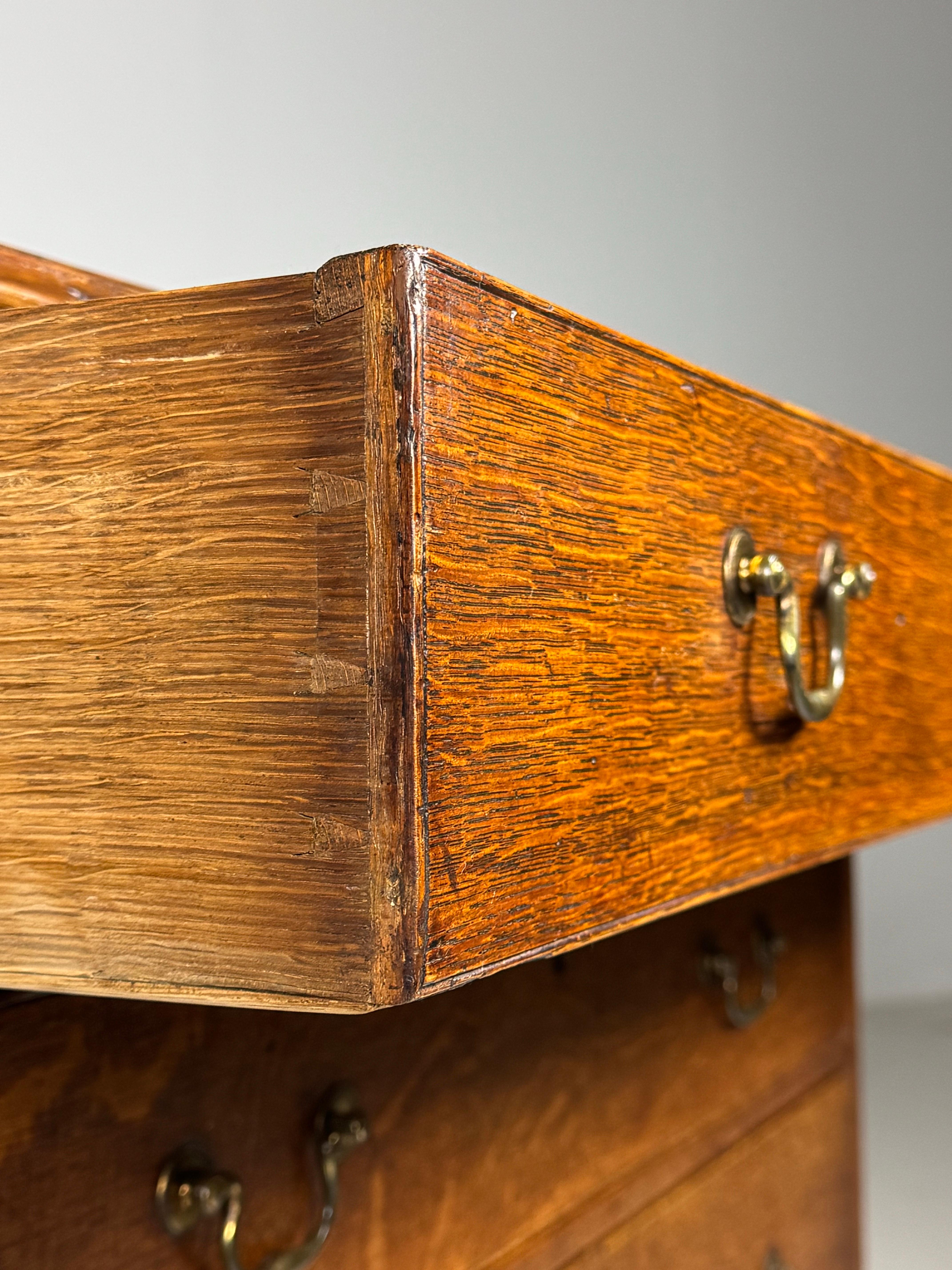 Cassettiera inglese in Oak del 1780 ca. in vendita 10