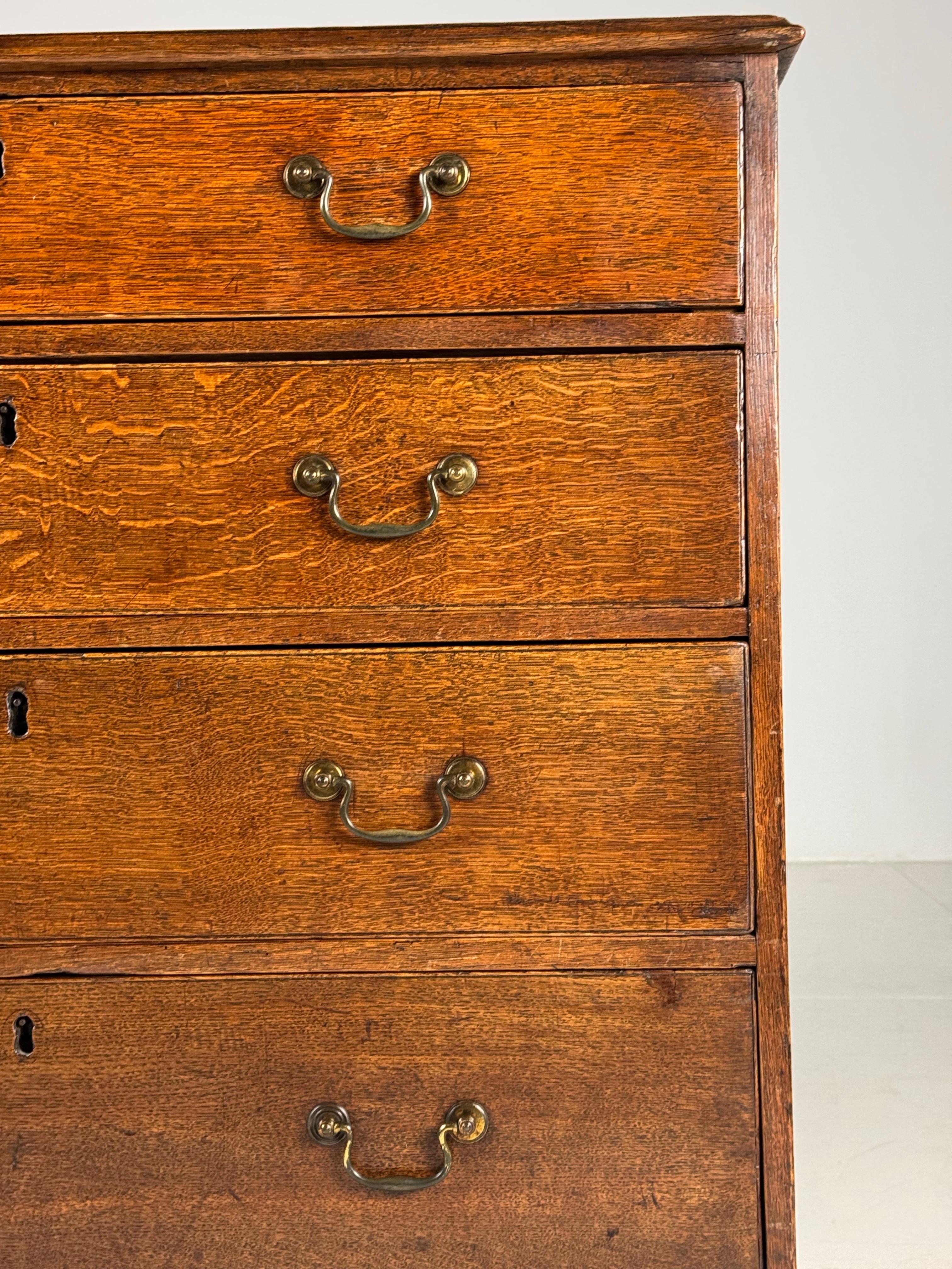 XVIII secolo Cassettiera inglese in Oak del 1780 ca. in vendita