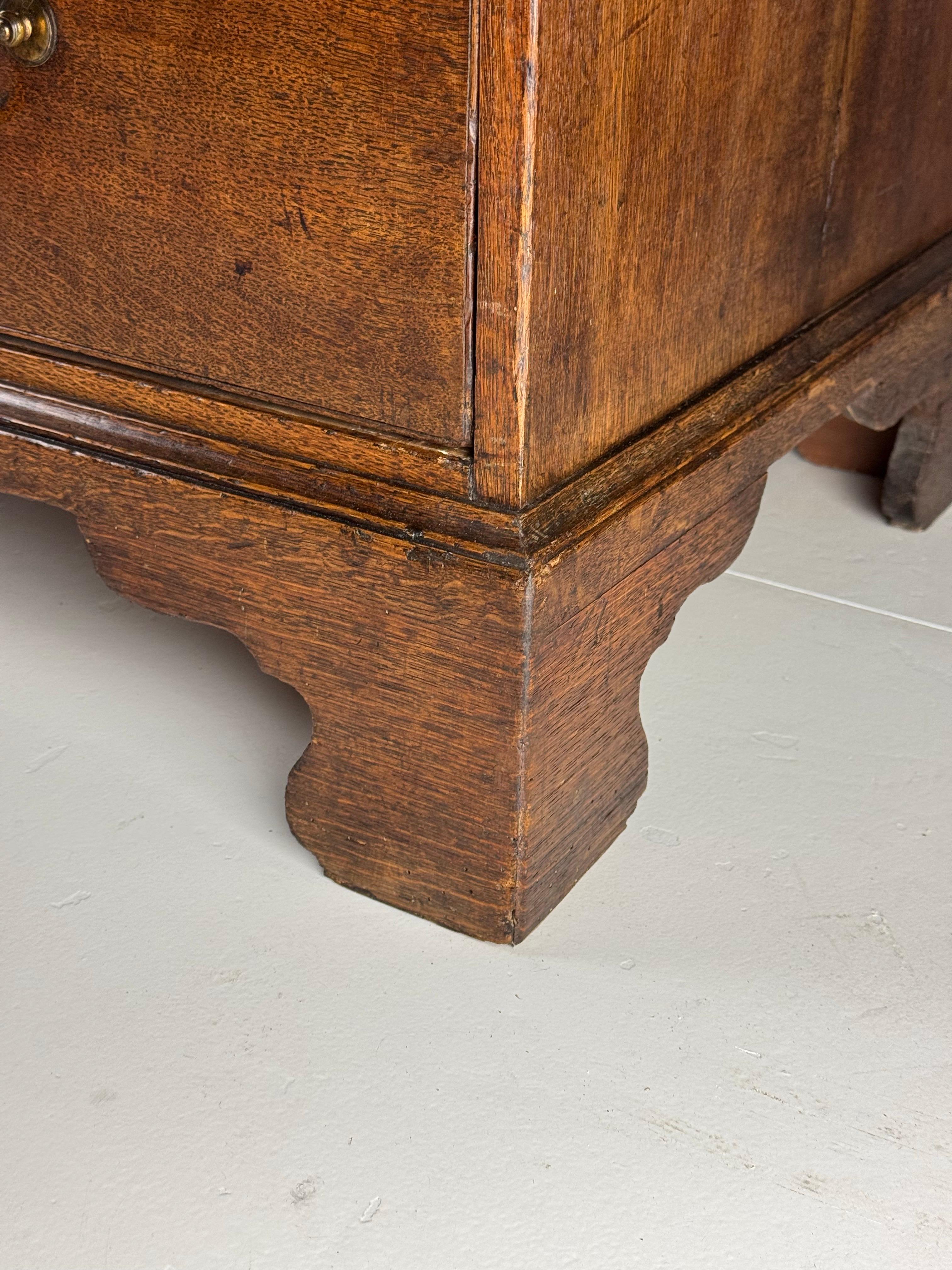 Cassettiera inglese in Oak del 1780 ca. in vendita 2
