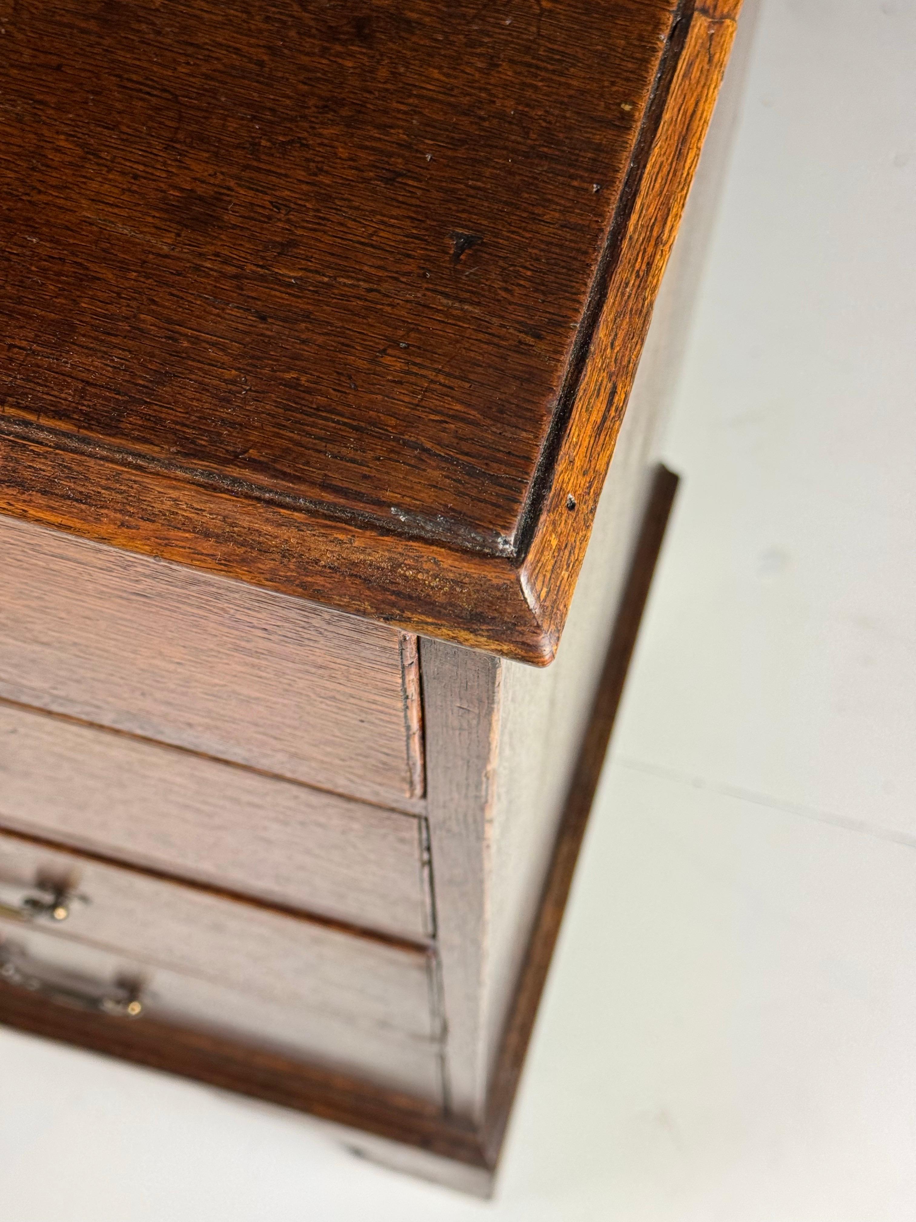 Cassettiera inglese in Oak del 1780 ca. in vendita 4