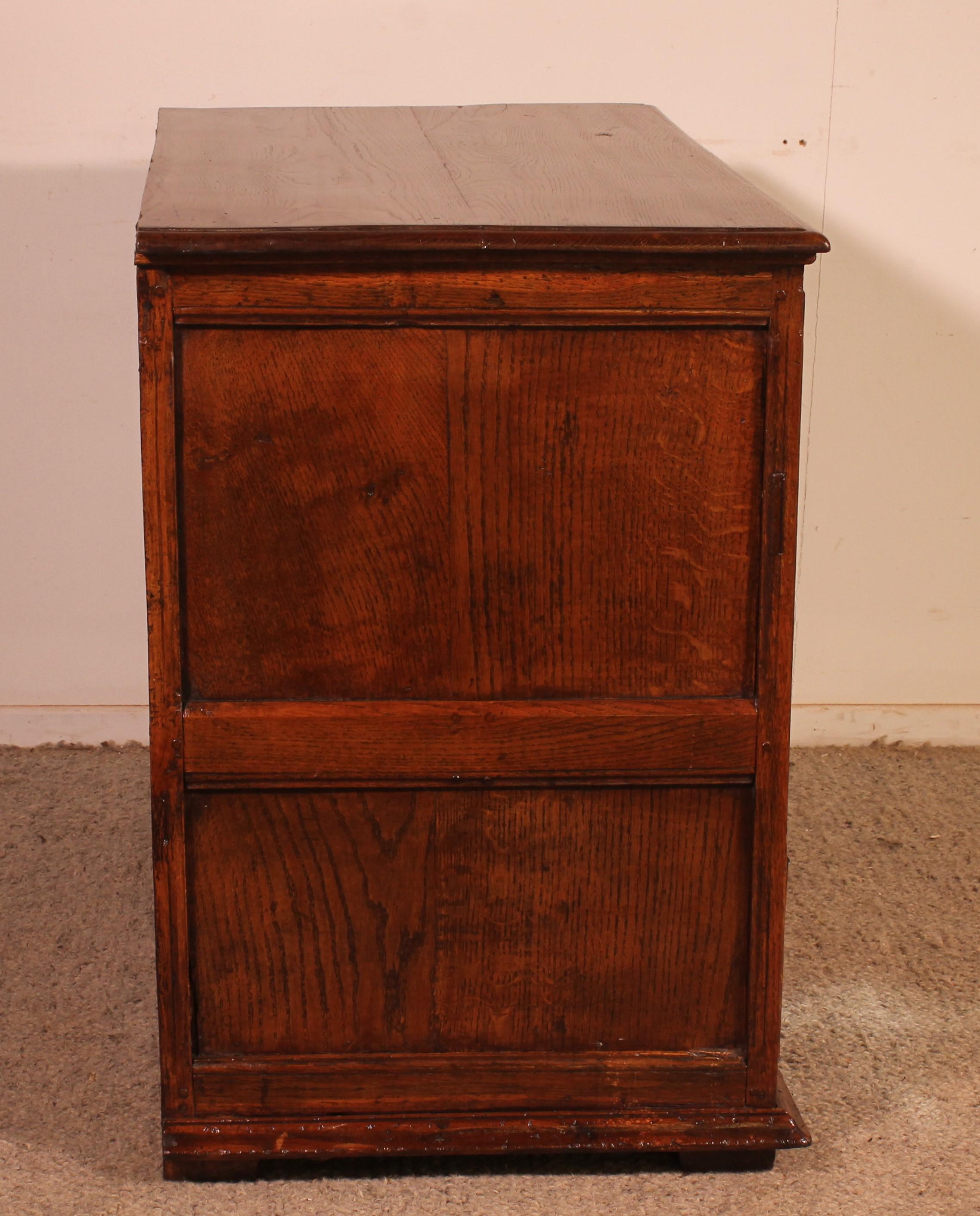 English Oak Chest Of Drawers, Early 18th Century For Sale 4
