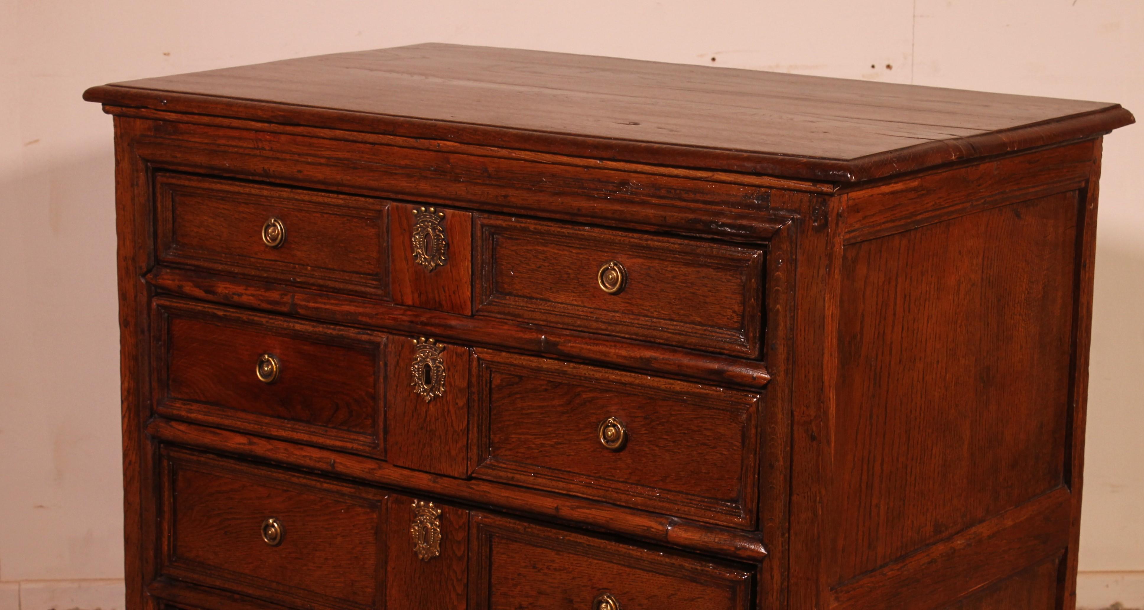 English Oak Chest Of Drawers, Early 18th Century For Sale 1