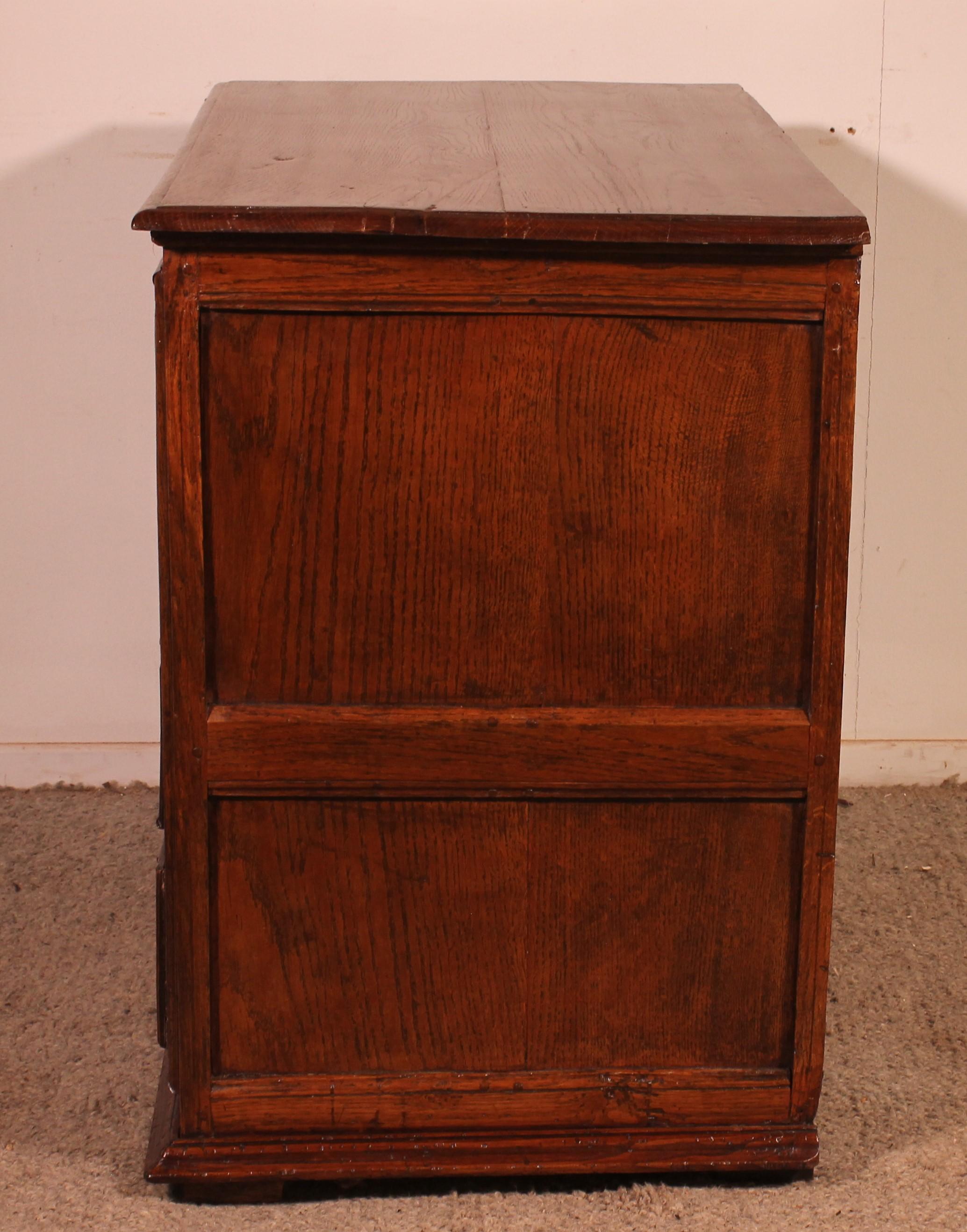 English Oak Chest Of Drawers, Early 18th Century For Sale 2