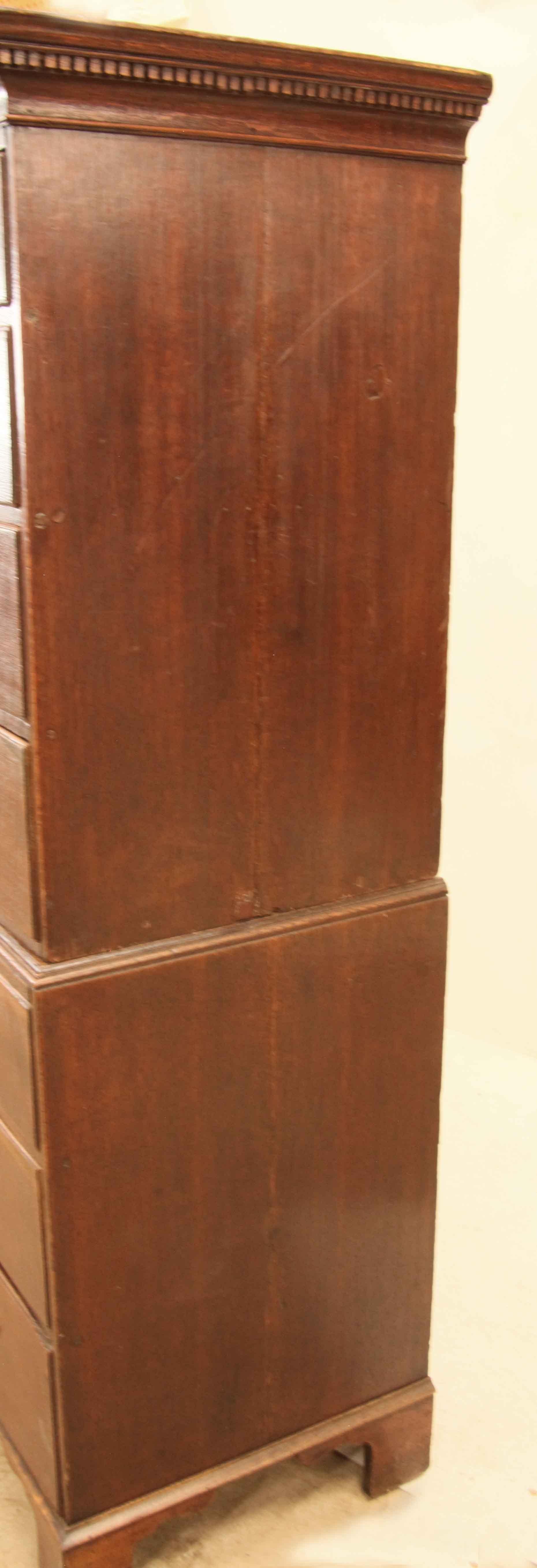 English Oak Chest on Chest In Good Condition In Wilson, NC