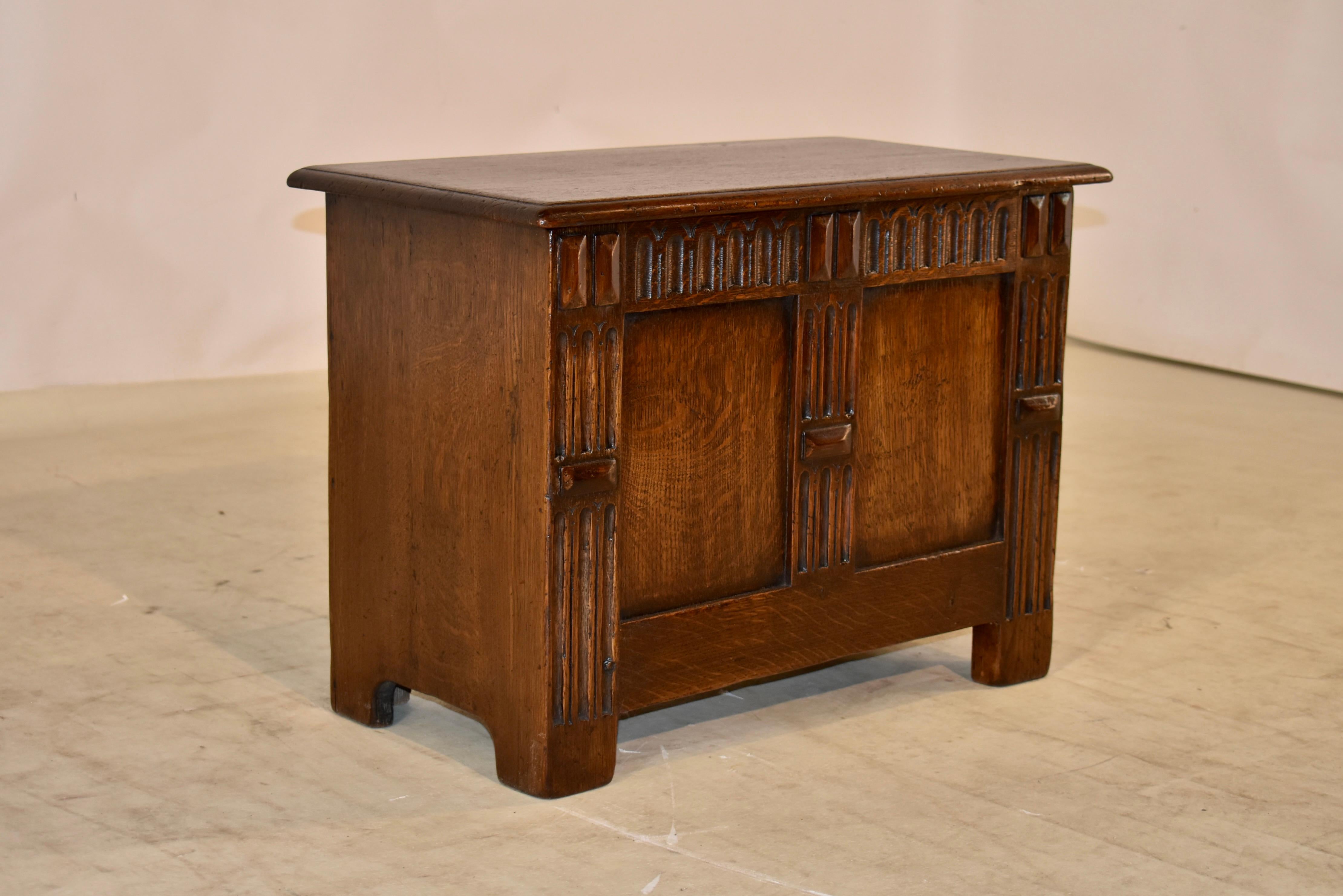 English Oak Coffer, c. 1900 In Good Condition For Sale In High Point, NC