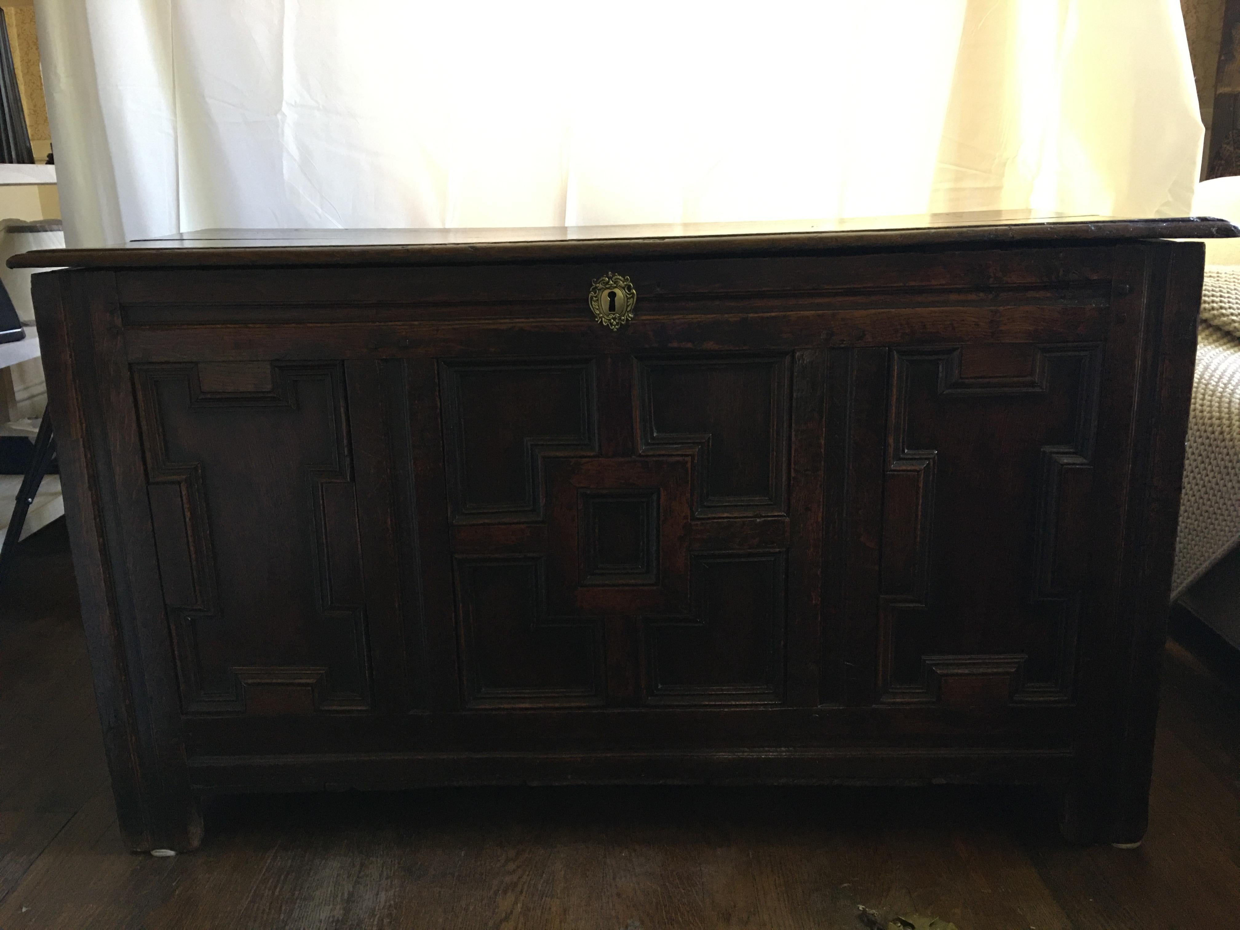 English Oak Coffer with Geometric Raised Panels on Coffer Front, circa 1690 In Good Condition In Savannah, GA