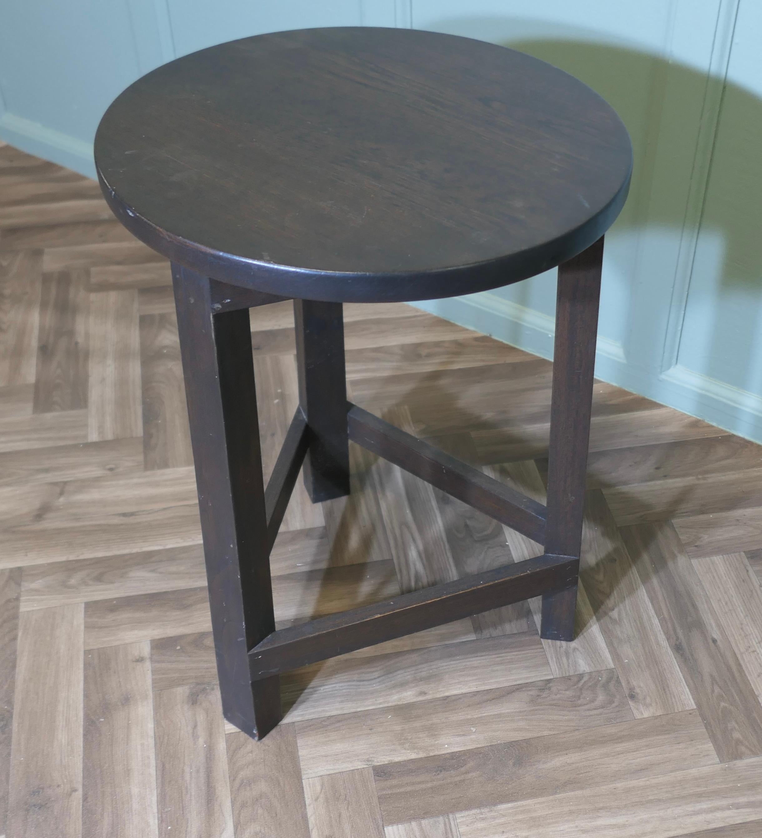 English Oak Cricket Table

The Table is made in Oak it has a thick round top and is set on 3 square legs table and is in good original condition, it is 29