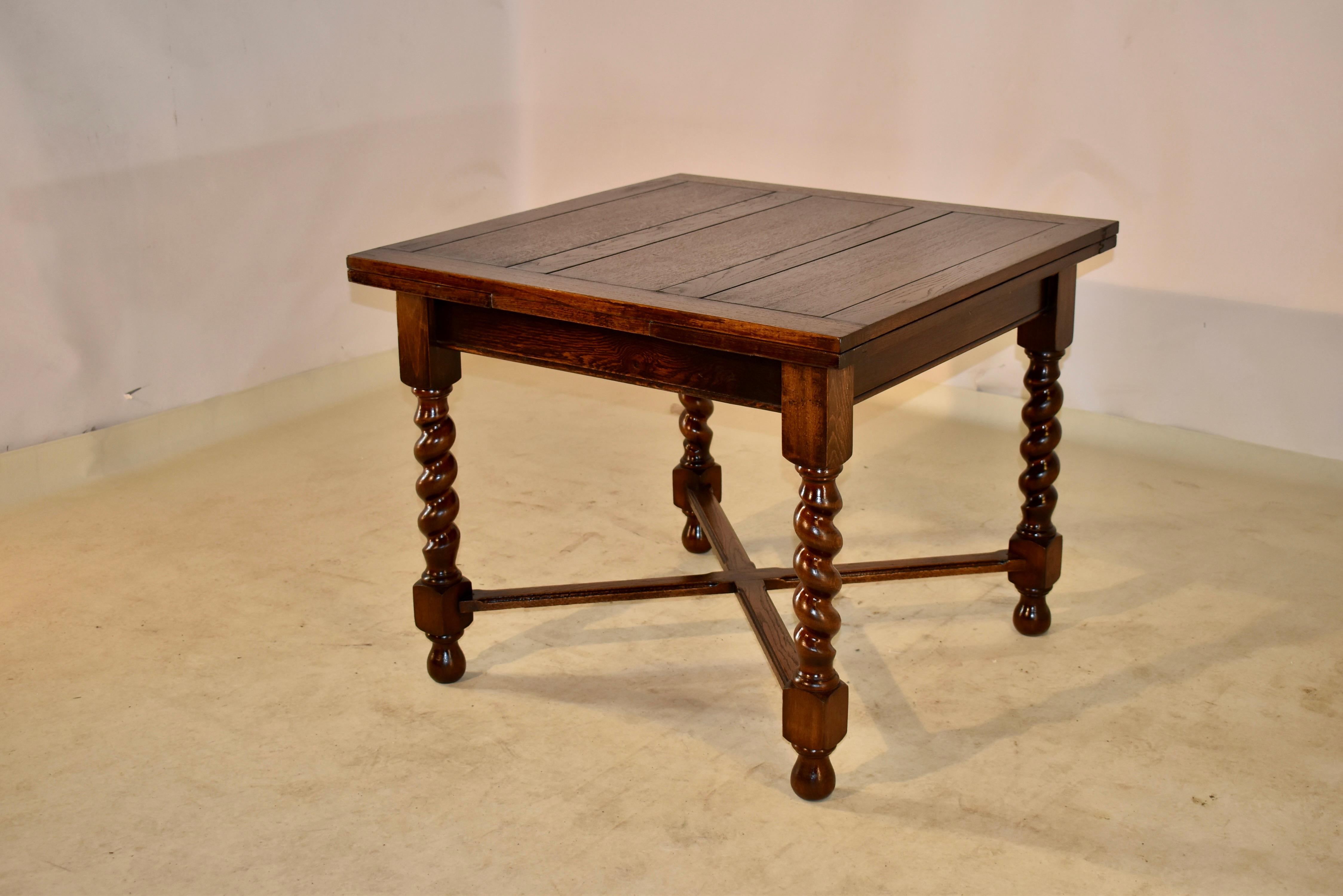 Englischer Eichenholztisch mit ausziehbarem Blatt, um 1900 im Zustand „Gut“ im Angebot in High Point, NC
