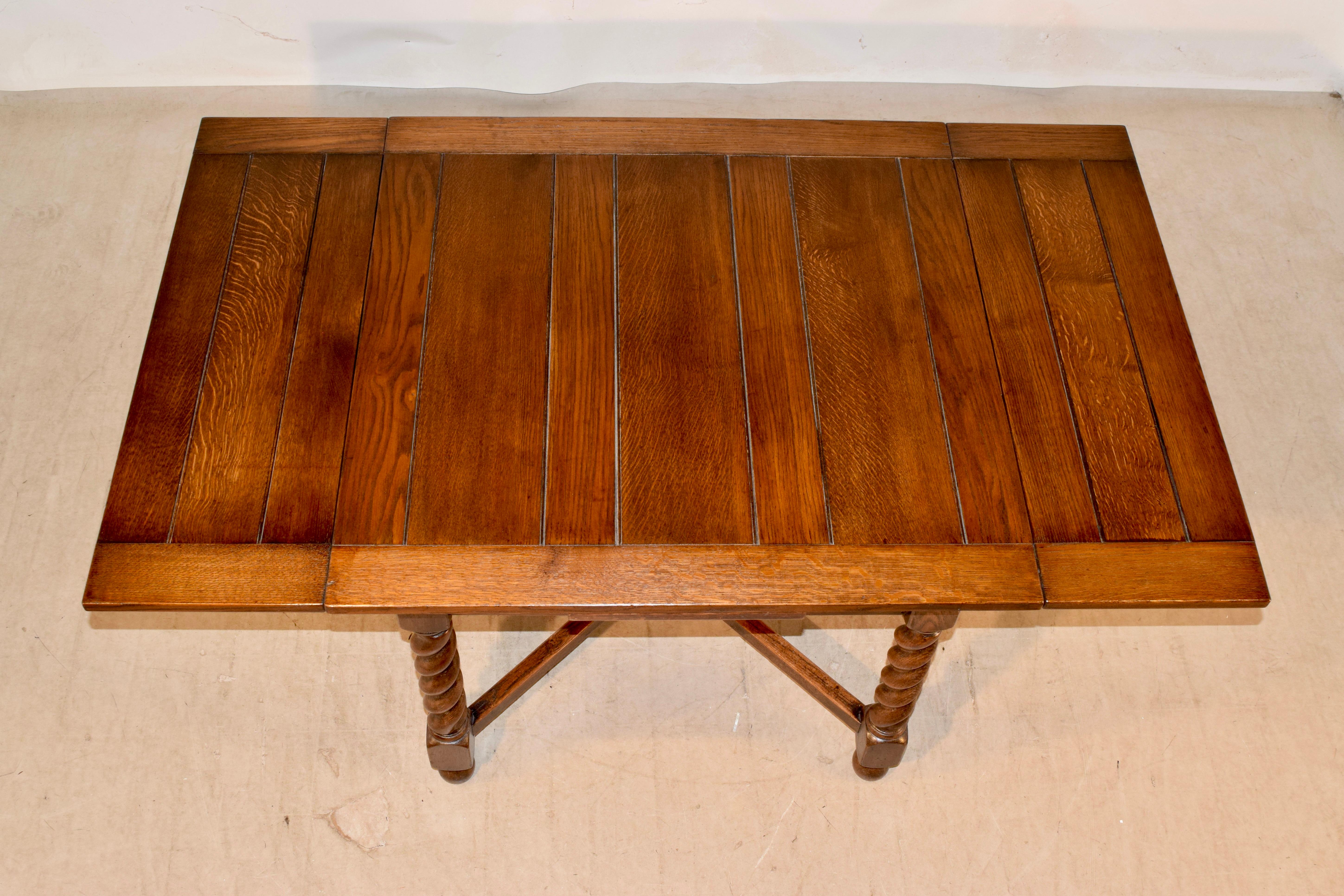 English Oak Draw Leaf Table, c. 1900 In Good Condition In High Point, NC