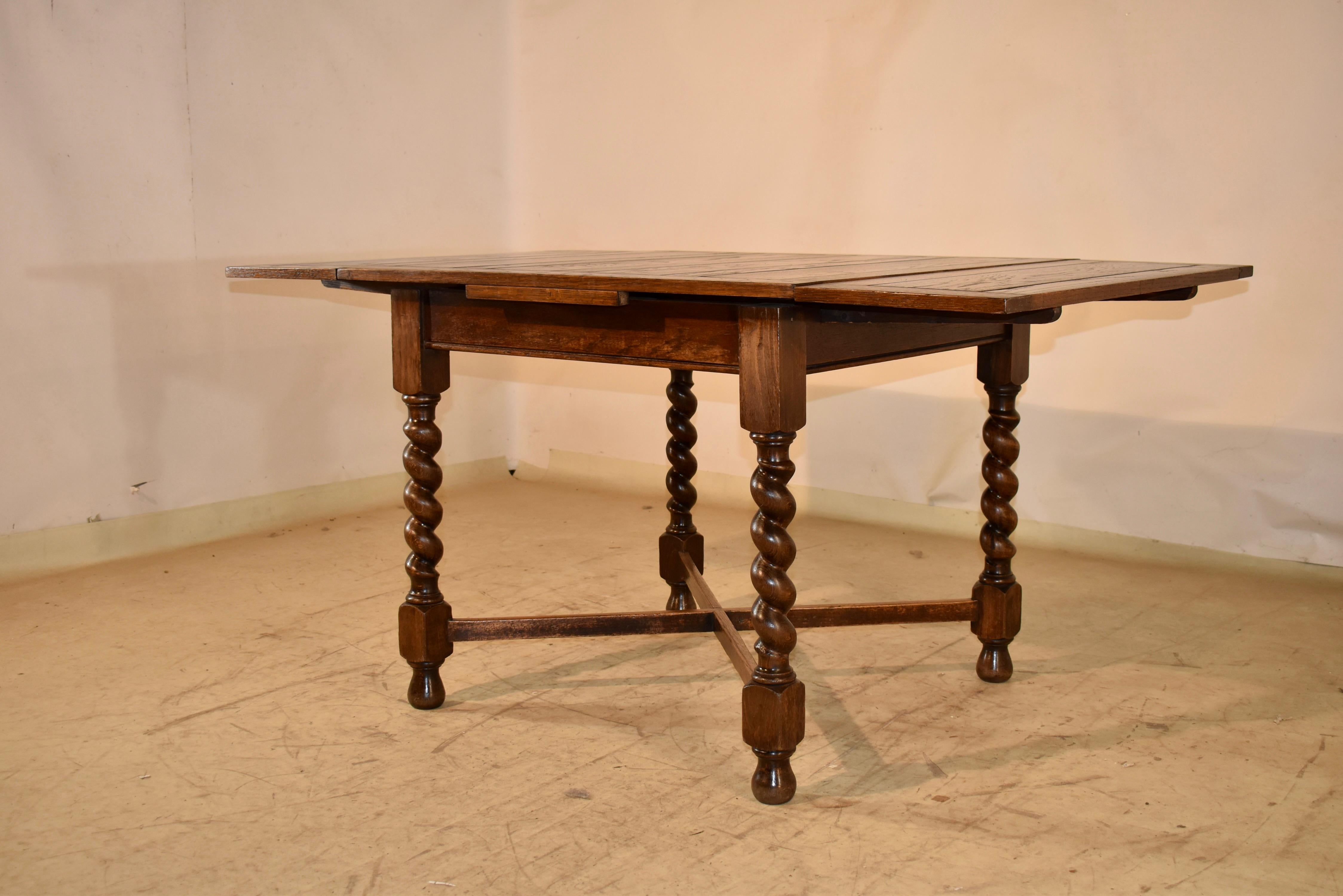 Table à tiroirs en Oak Oak, Circa 1900 en vente 2