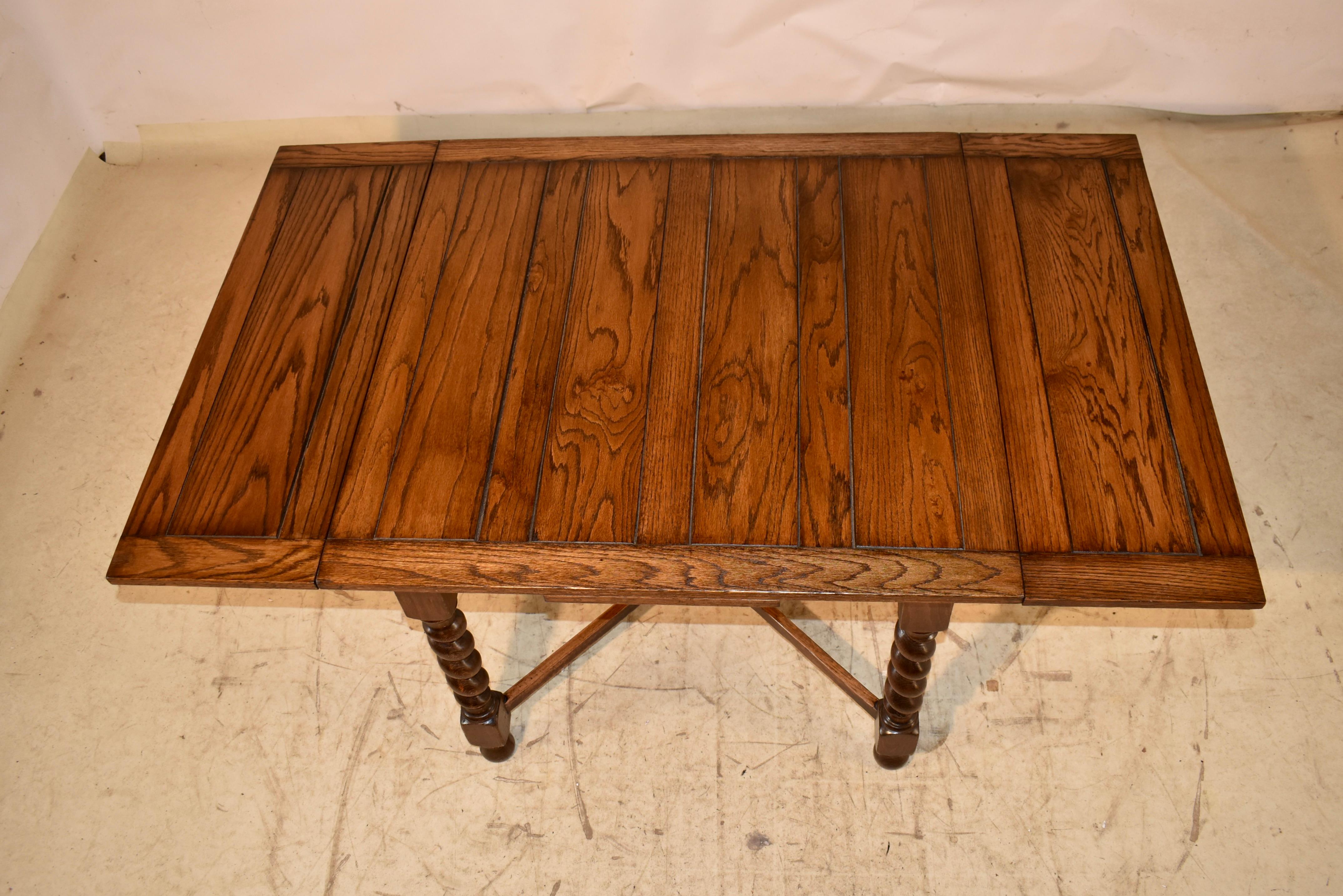 Table à tiroirs en Oak Oak, Circa 1900 en vente 3