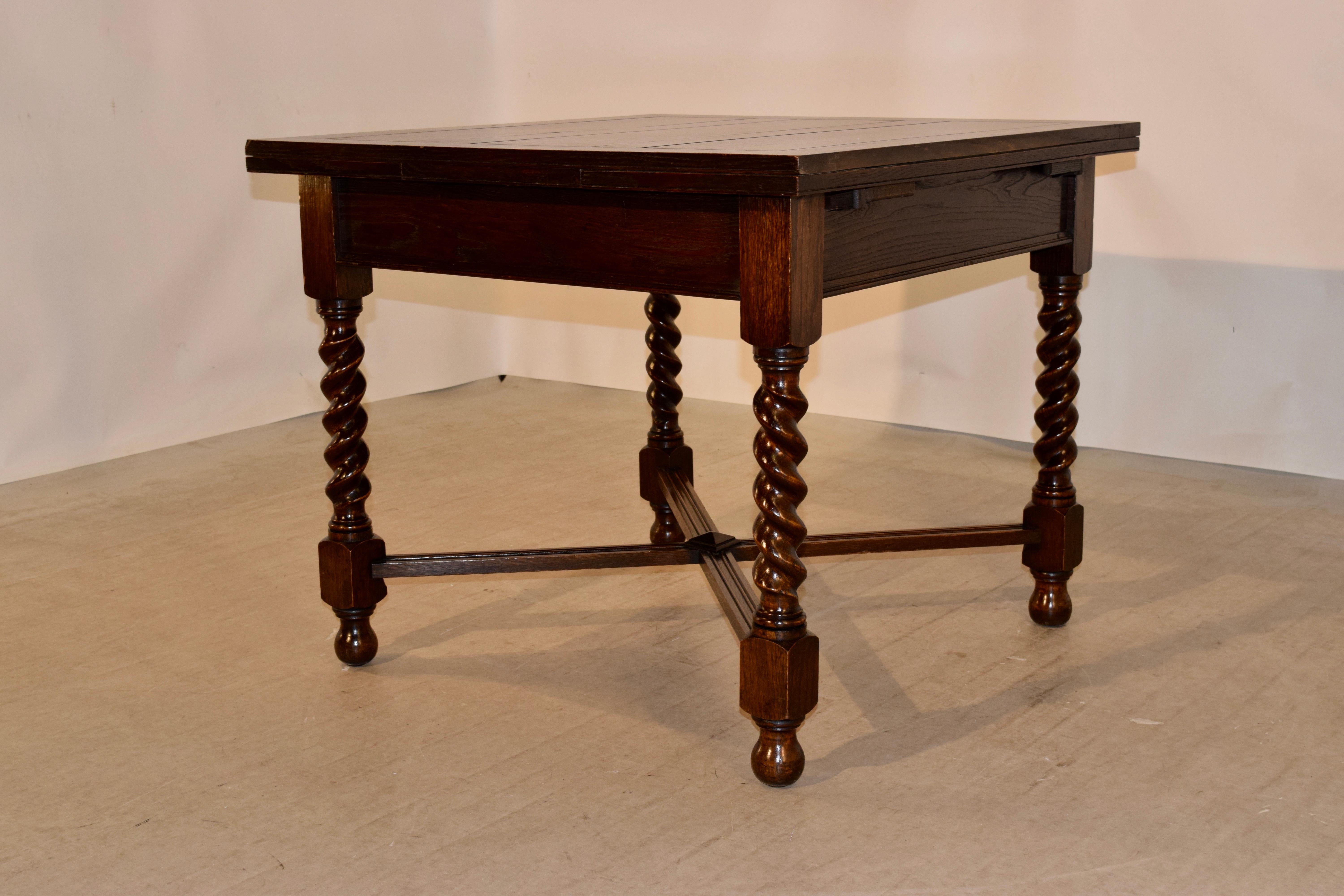 English Oak Draw Leaf Table, circa 1900 In Good Condition In High Point, NC