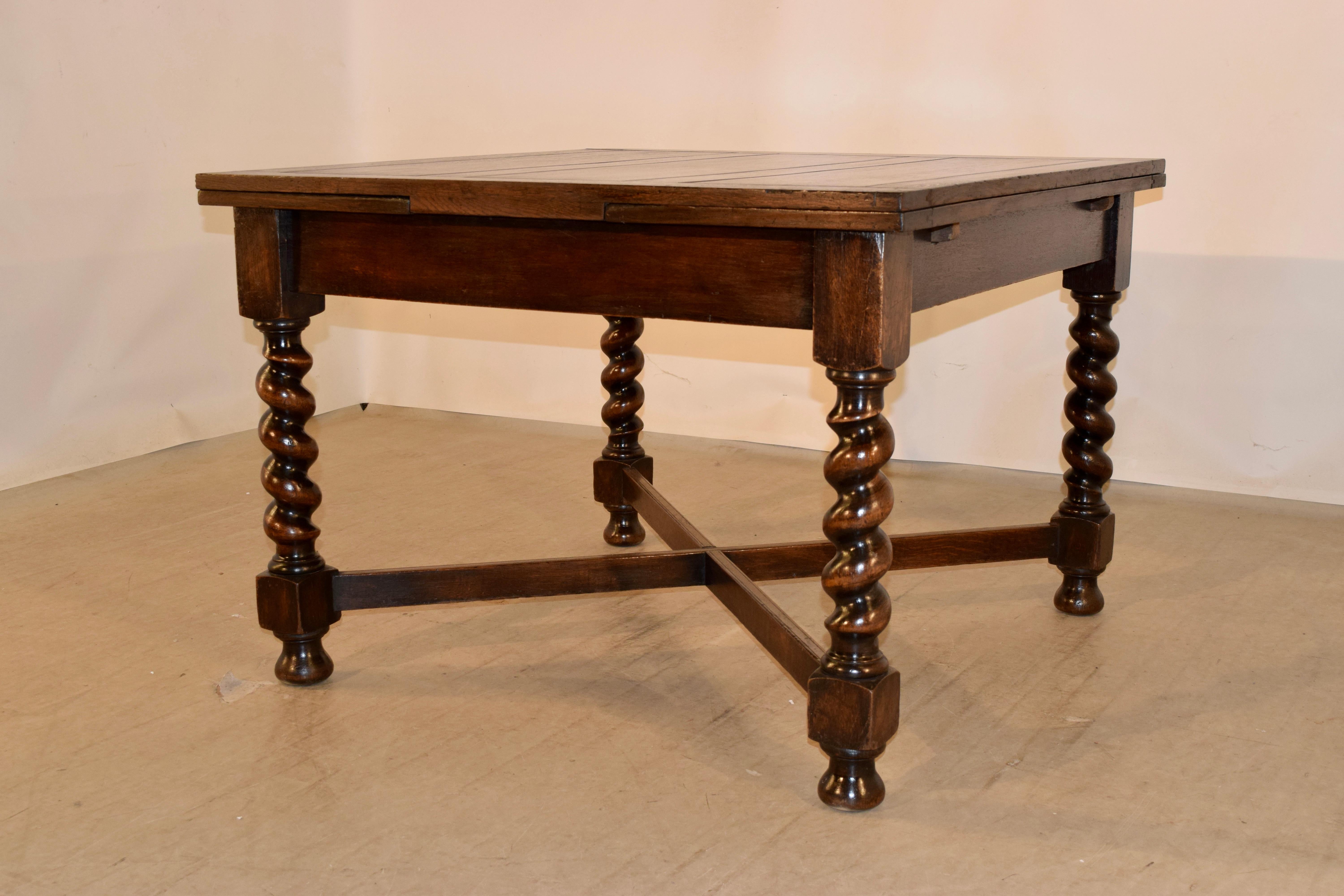 English Oak Draw Leaf Table, Circa 1900 In Good Condition In High Point, NC