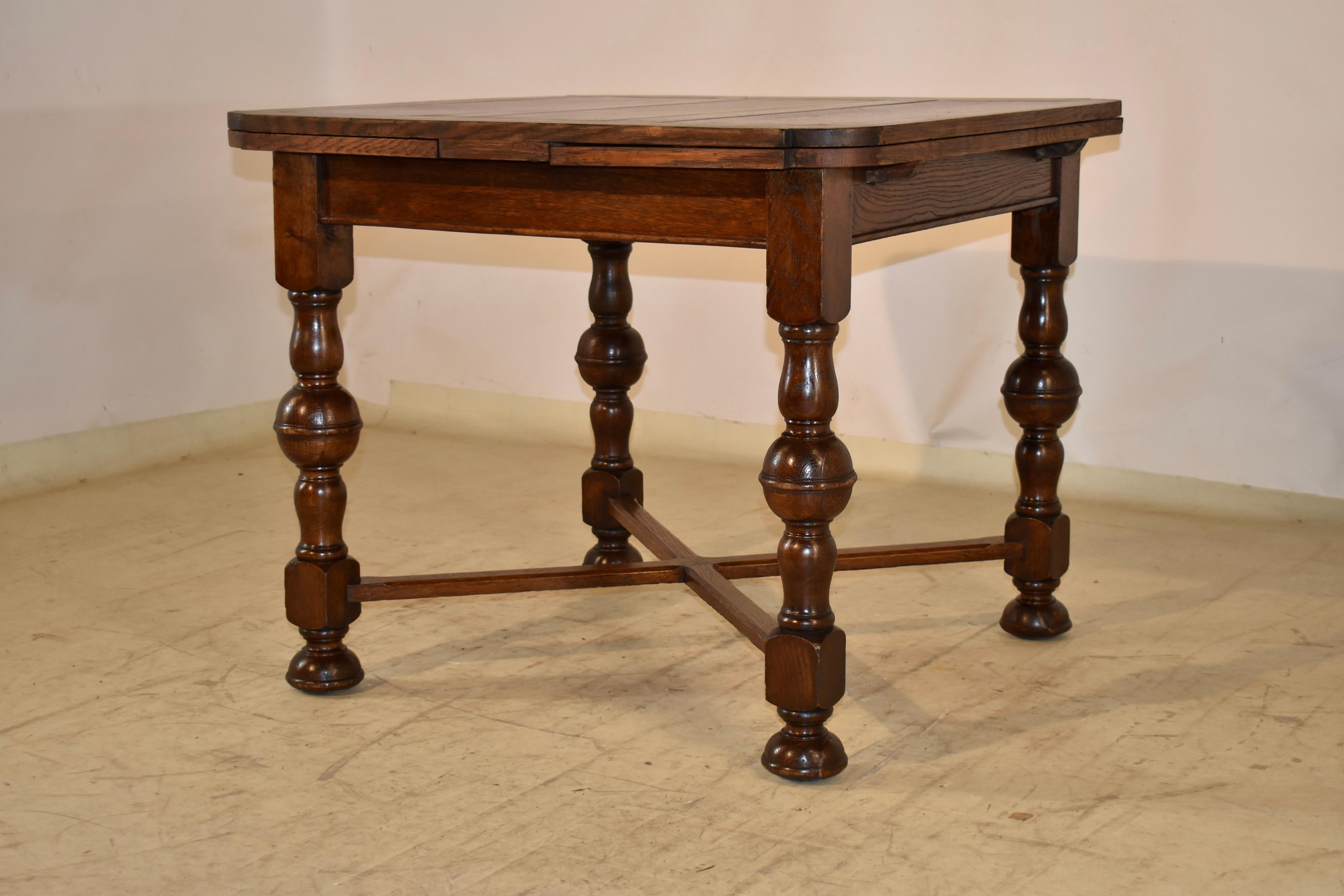 English Oak Draw Leaf Table, Circa 1900 In Good Condition In High Point, NC