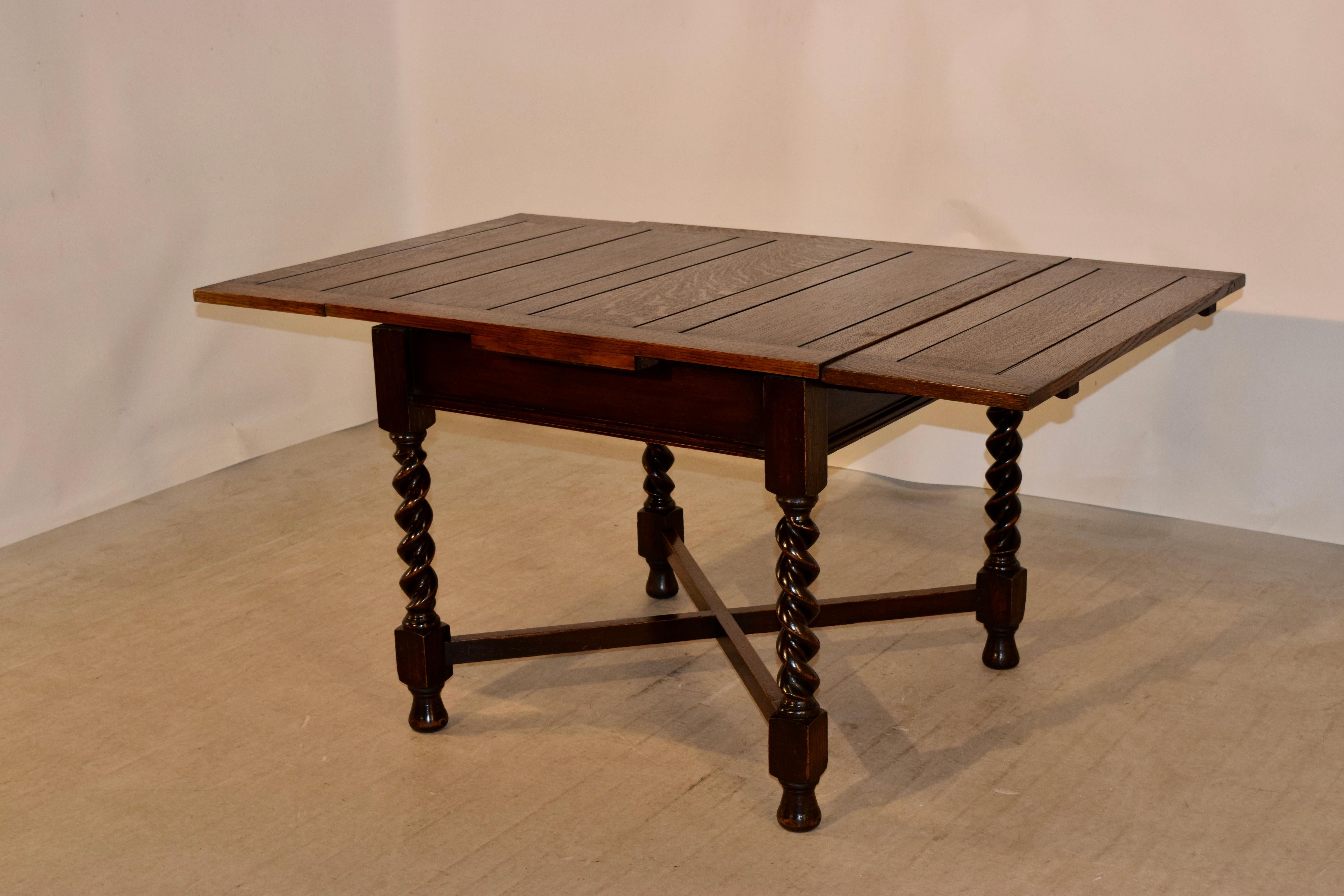 English Oak Draw Leaf Table, Circa 1900 In Good Condition In High Point, NC