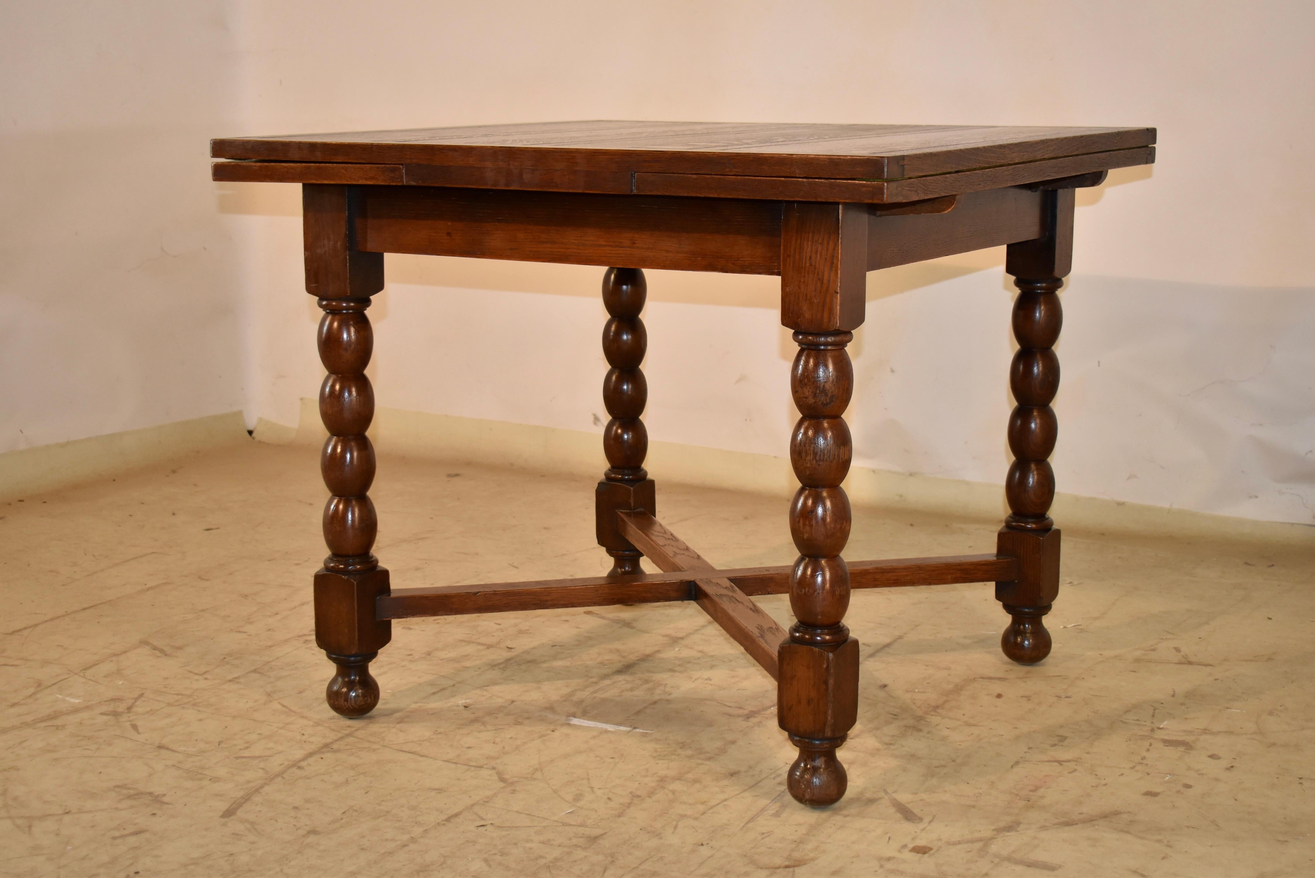 Table à tiroir en Oak Oak, Circa 1900 Bon état - En vente à High Point, NC