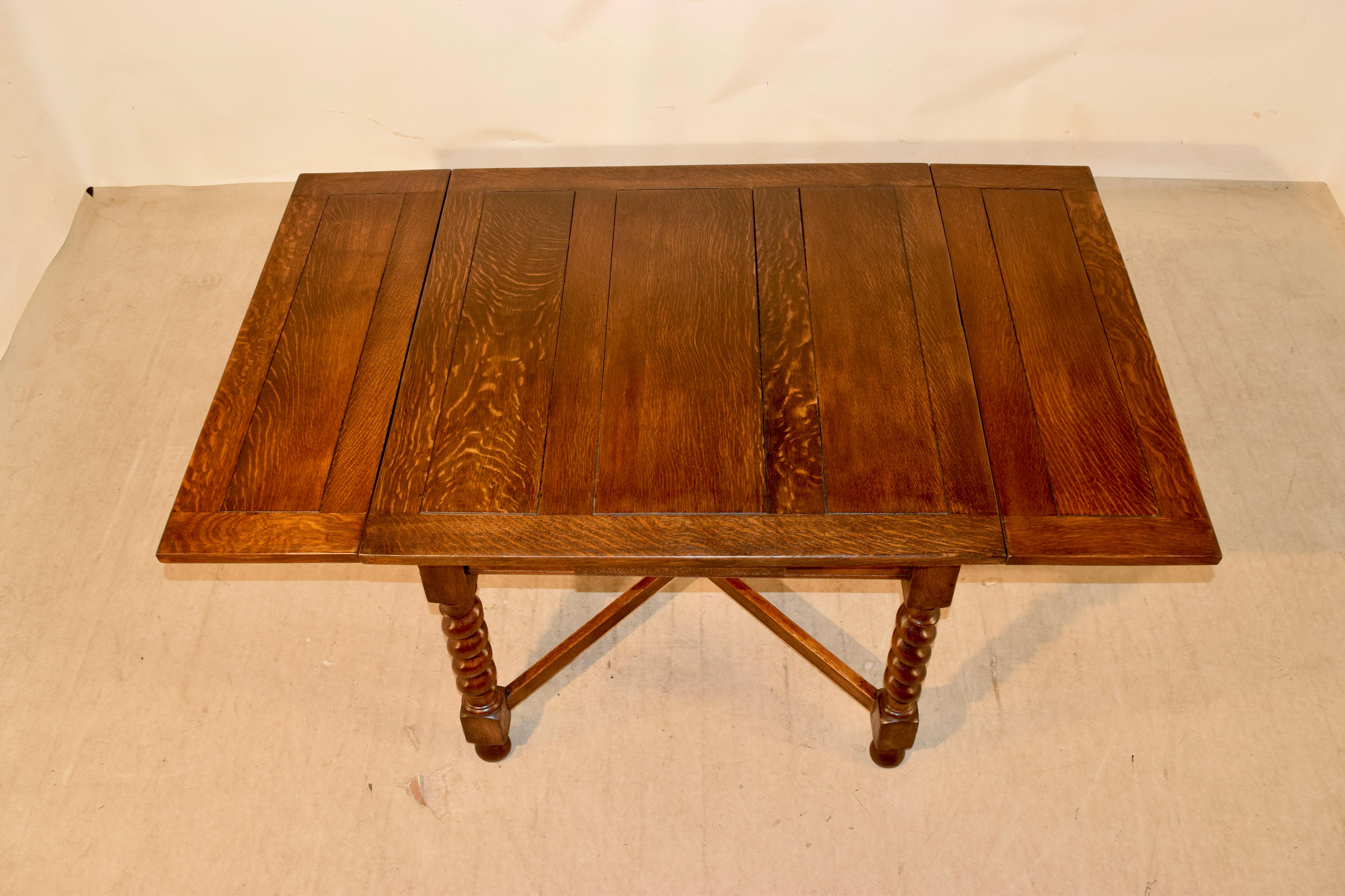 English Oak Draw Leaf Table, Circa 1900 In Good Condition In High Point, NC