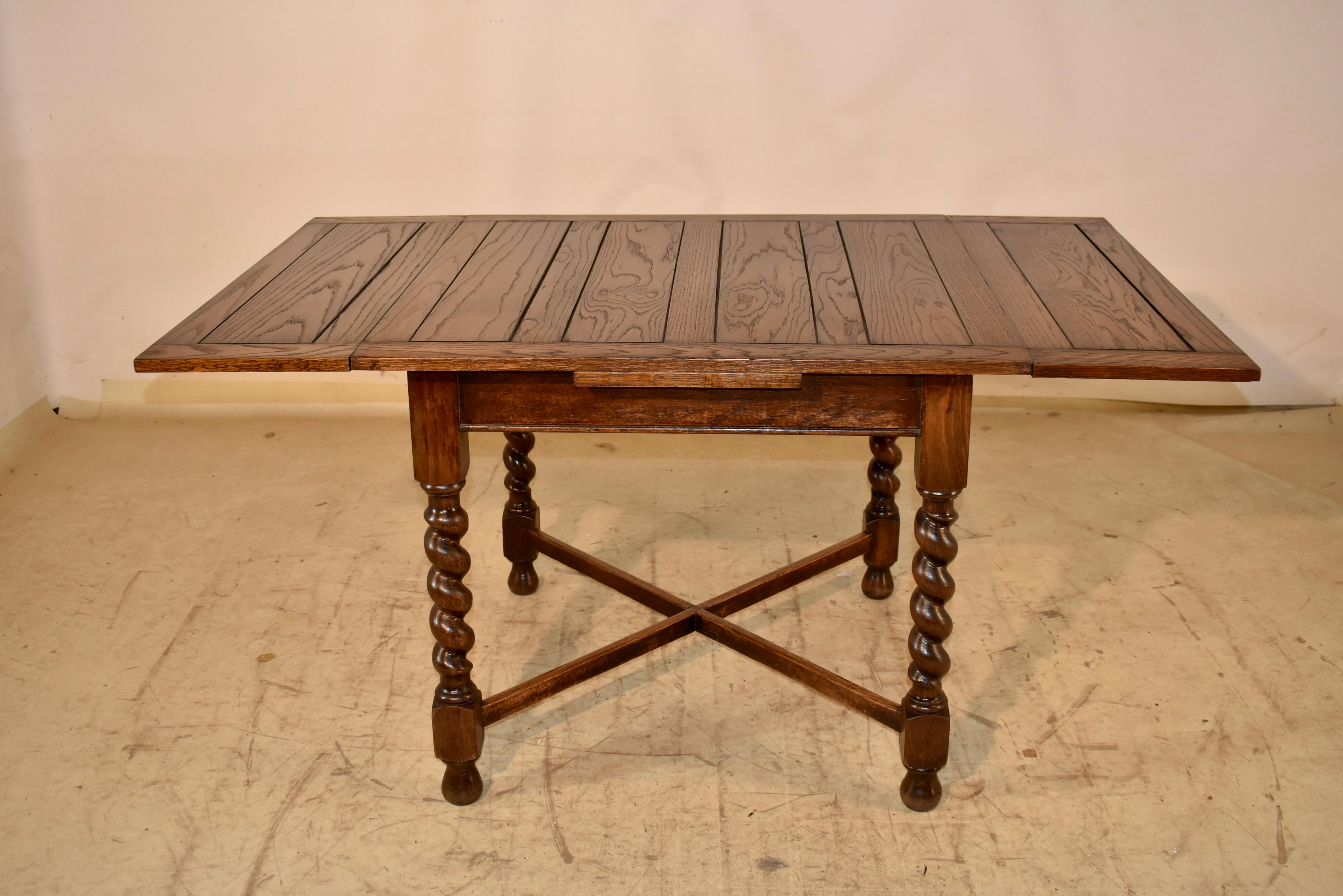 Table à tiroirs en Oak Oak, Circa 1900 Bon état - En vente à High Point, NC