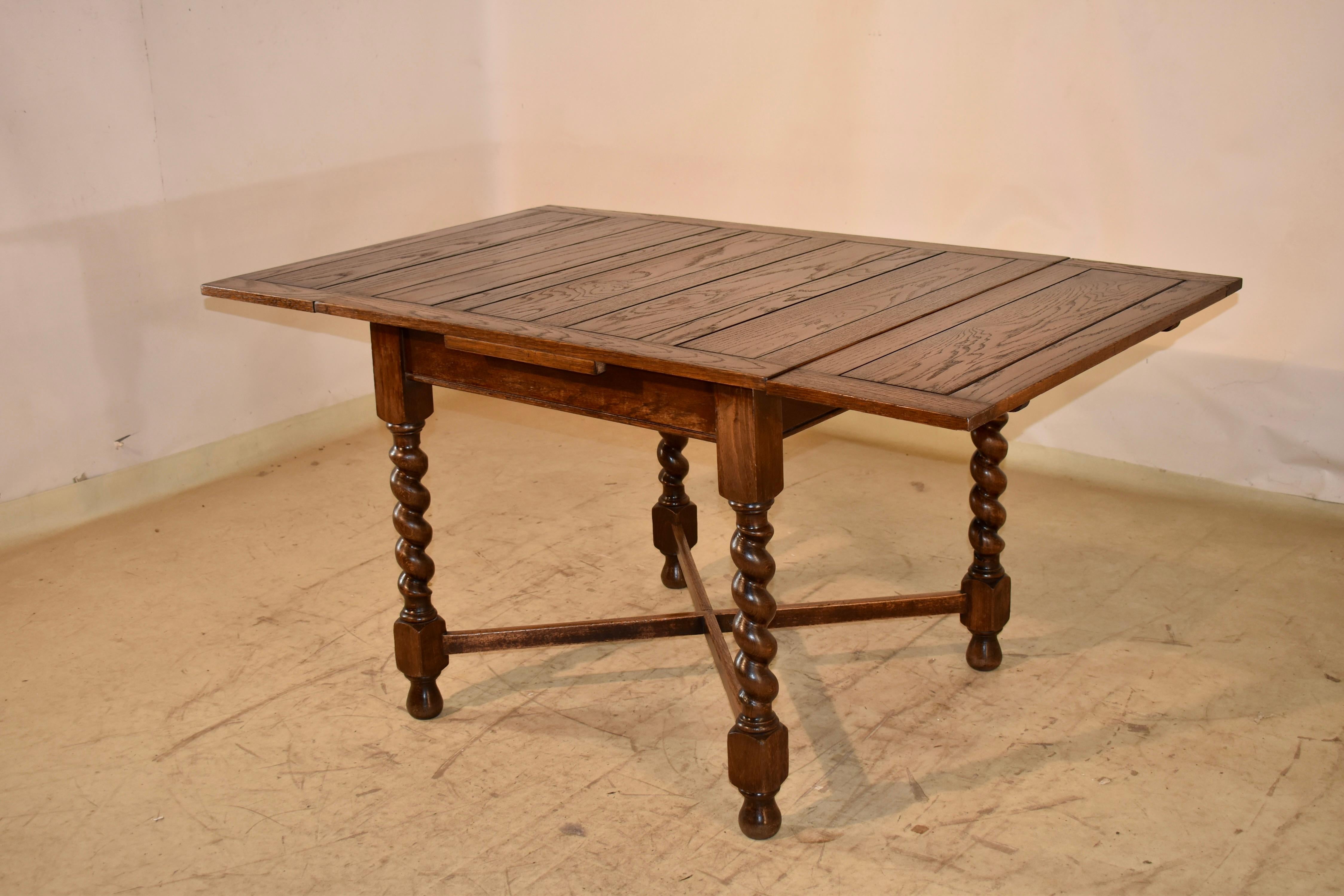 Table à tiroirs en Oak Oak, Circa 1900 en vente 1