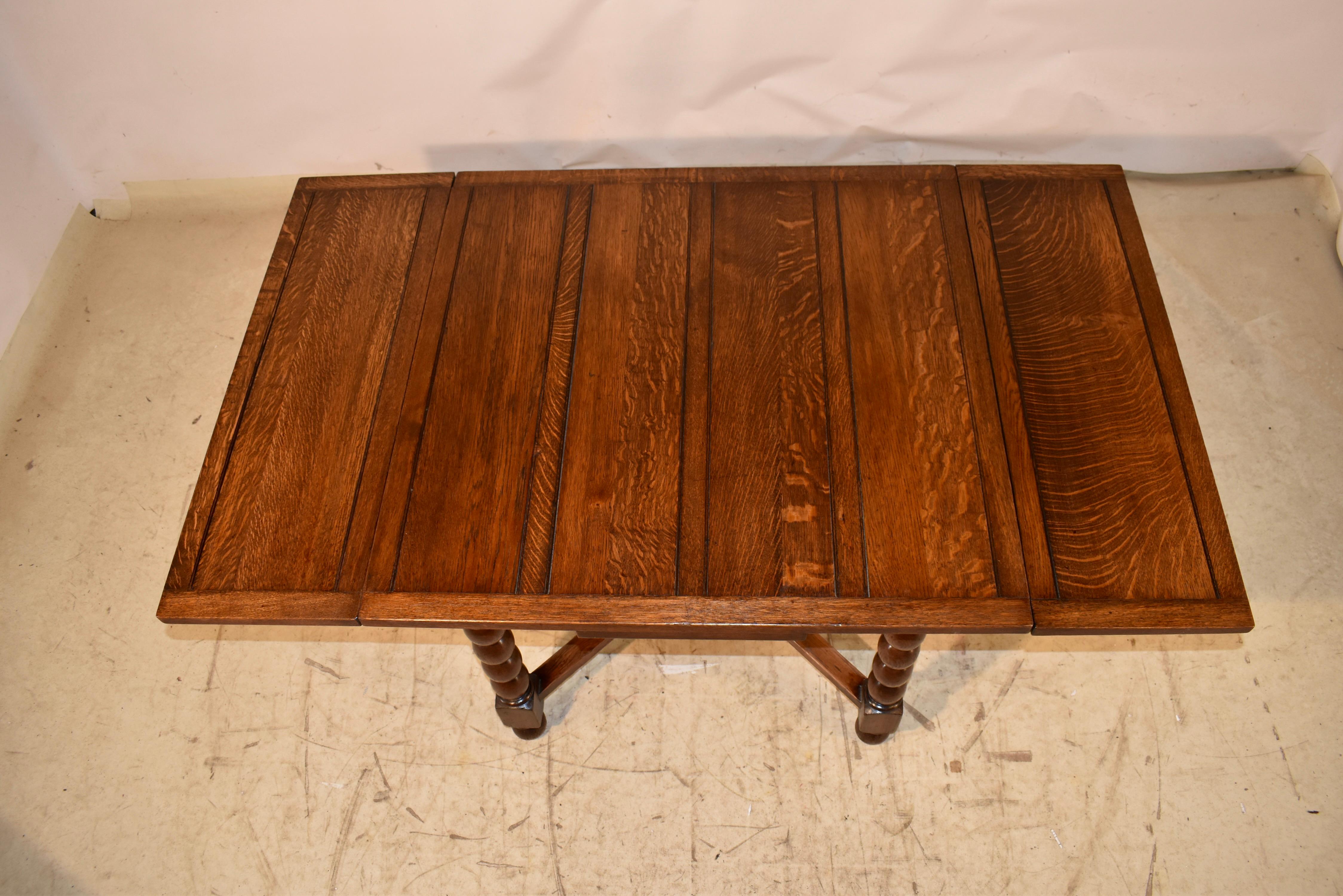 Table à tiroir en Oak Oak, Circa 1900 en vente 2