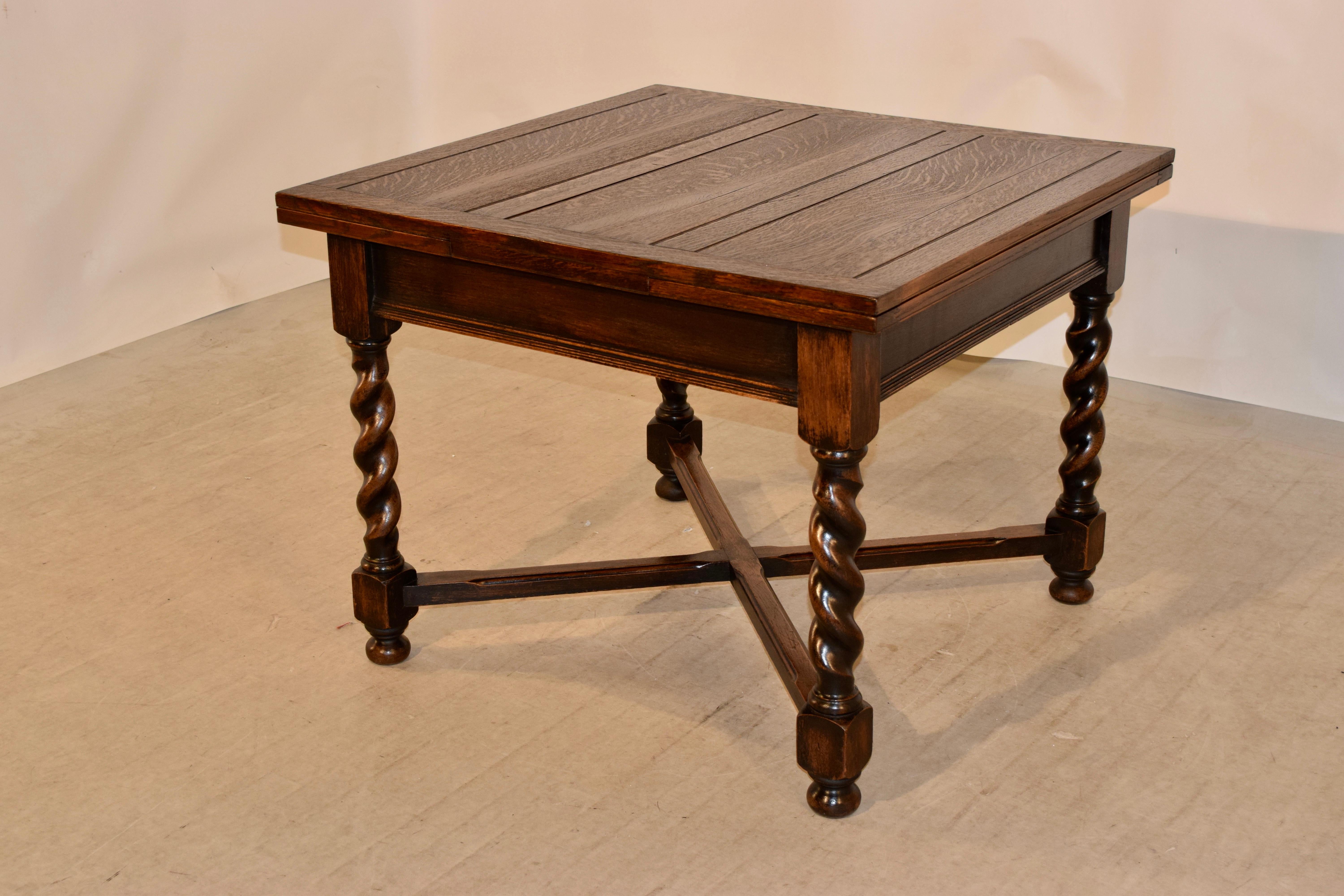 Edwardian English Oak Drawleaf Table, circa 1900