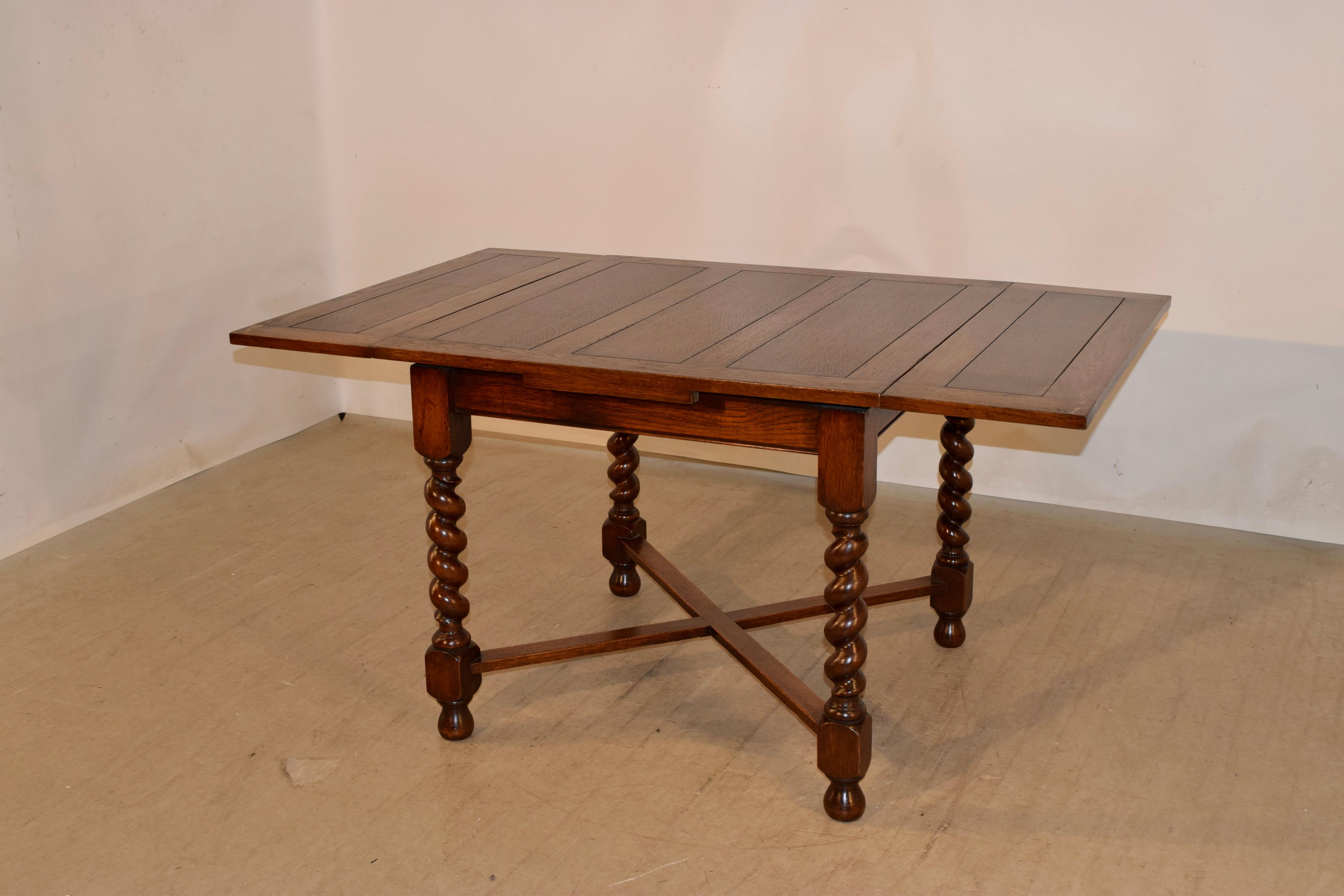 Edwardian English Oak Drawleaf Table, circa 1900