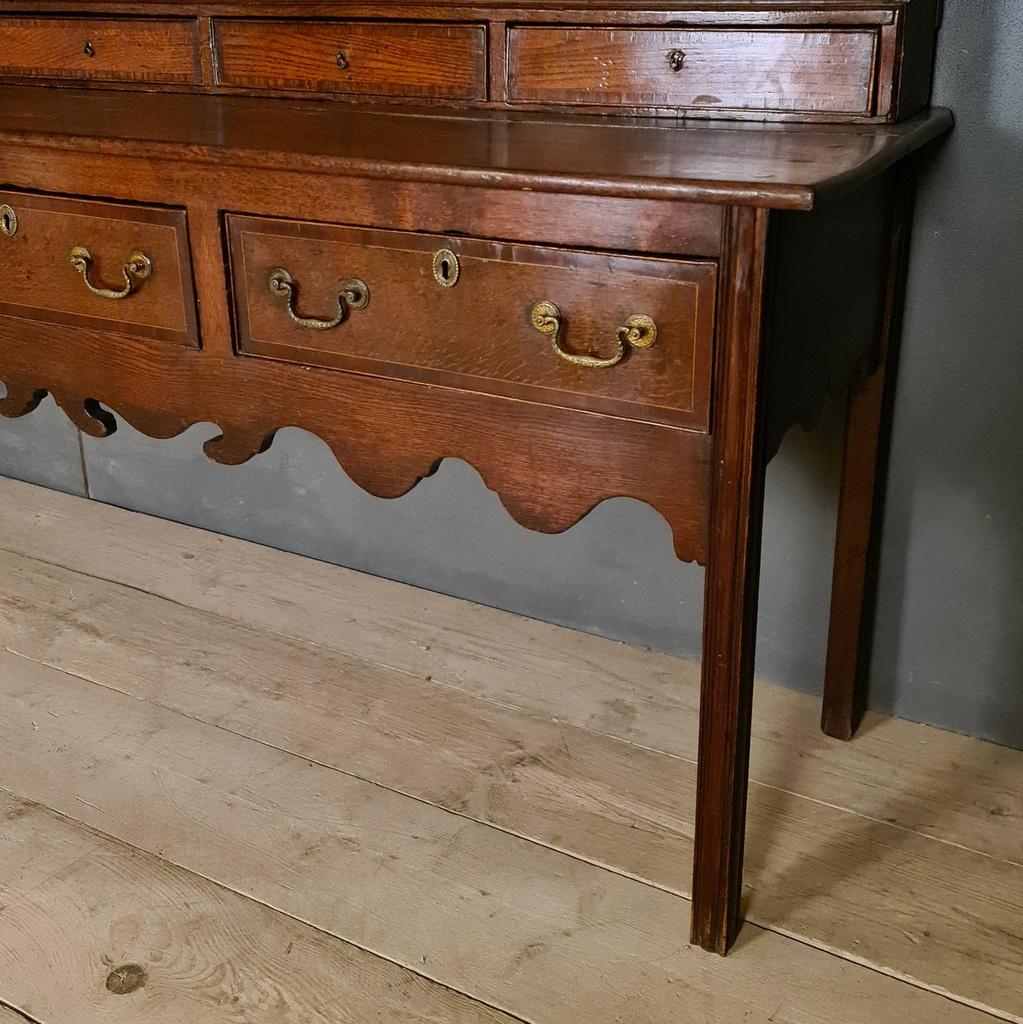 Late 18th C English oak dresser and rack. Really good colour. 1790.

Dimensions
71 inches (180 cms) wide
21 inches (53 cms) deep
76 inches (193 cms) high.