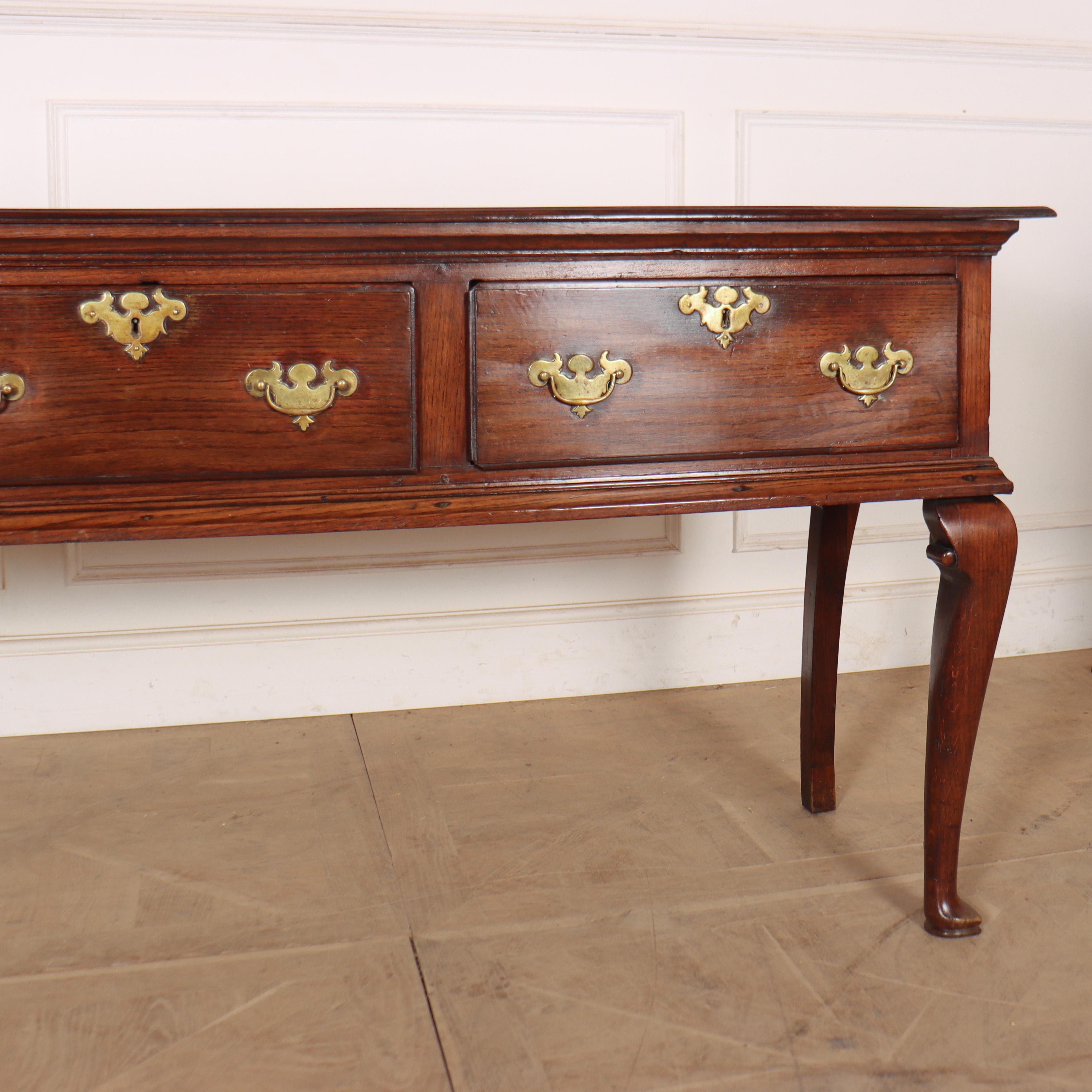 Inglese Base per comò in Oak in vendita