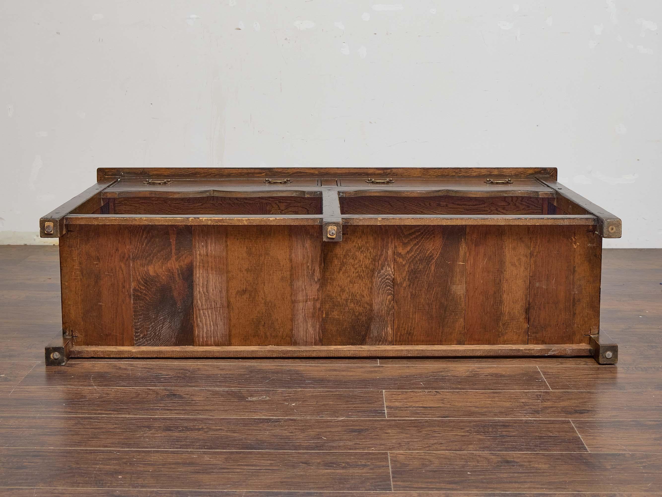 Ottone Base per comò in Oak inglese con due cassetti e ripiano inferiore, circa 1880 in vendita