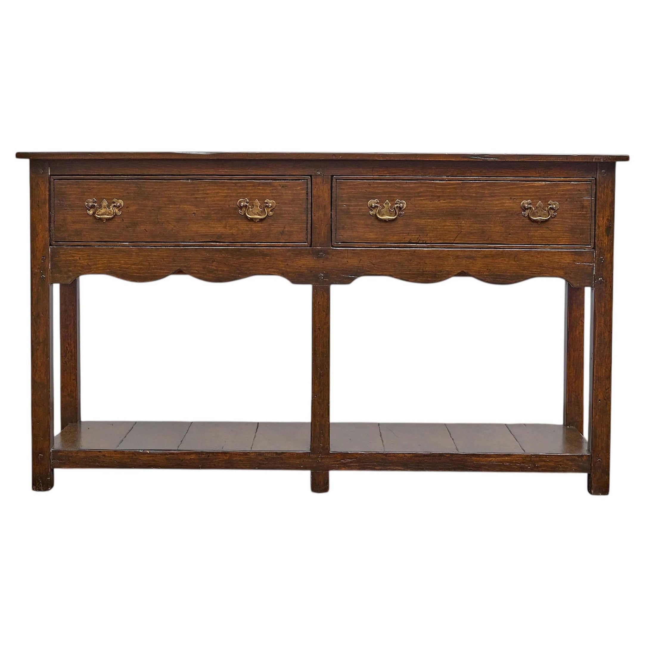 Base de commode en chêne anglais avec deux tiroirs et une étagère inférieure, vers 1880