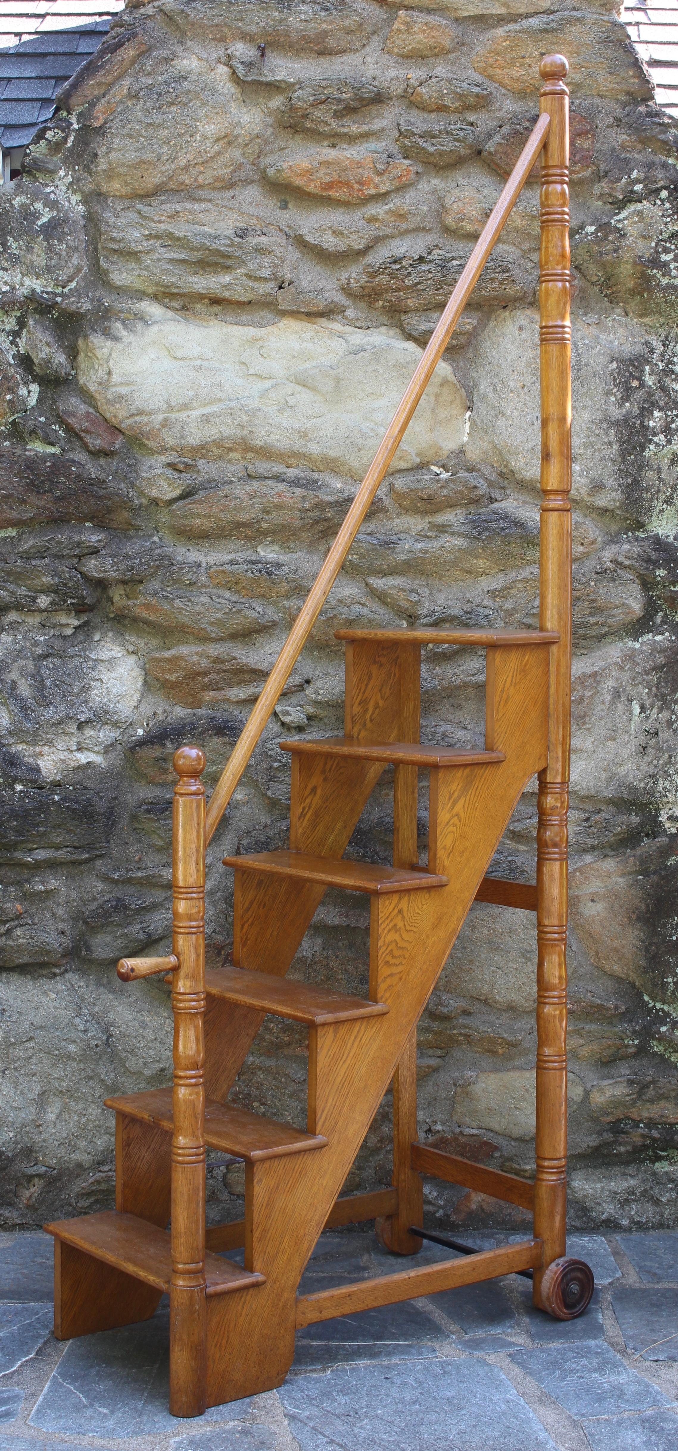 English Oak Edwardian Library Steps In Excellent Condition In Kilmarnock, VA