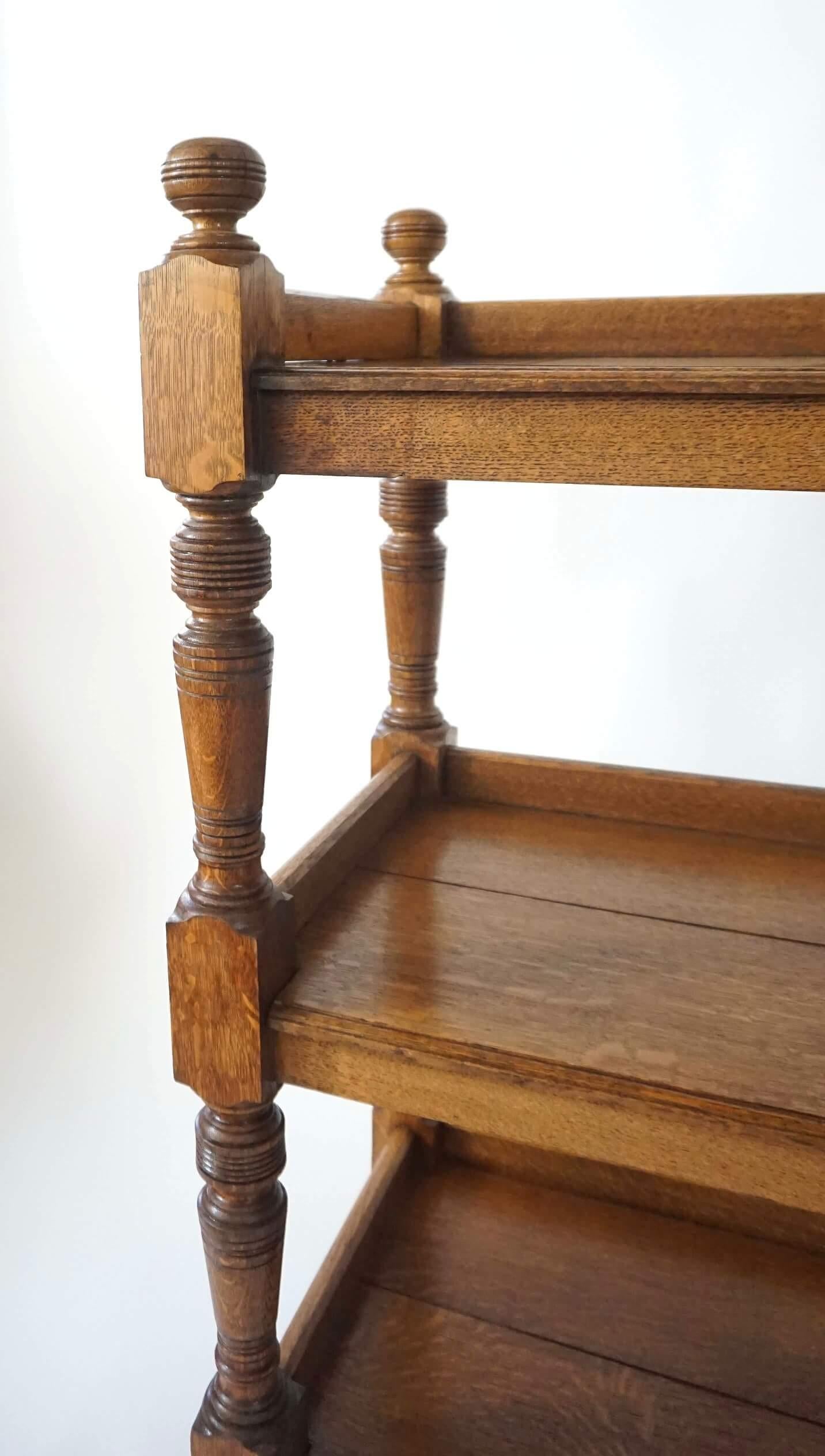 Etapa o estantería abierta inglesa de roble, hacia 1875 en venta 2