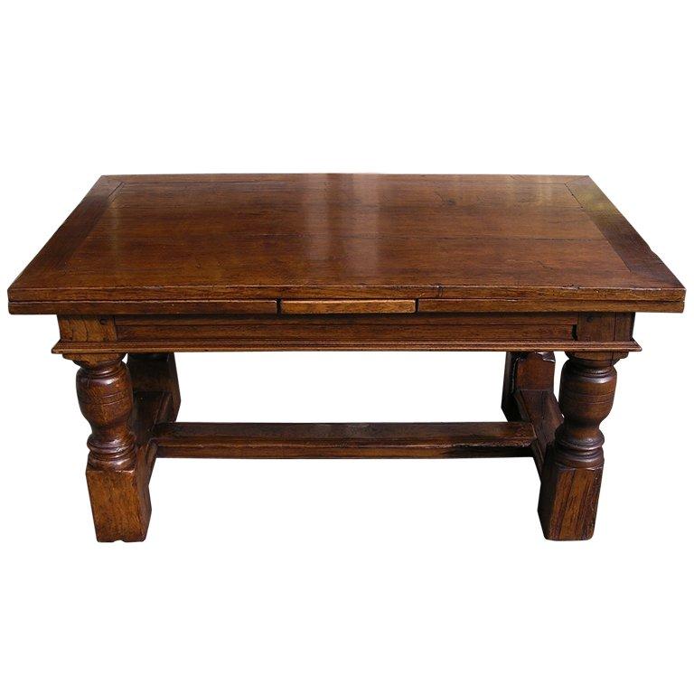 French Early Oak Expandable Farm Table. CIRCA 1810 im Angebot