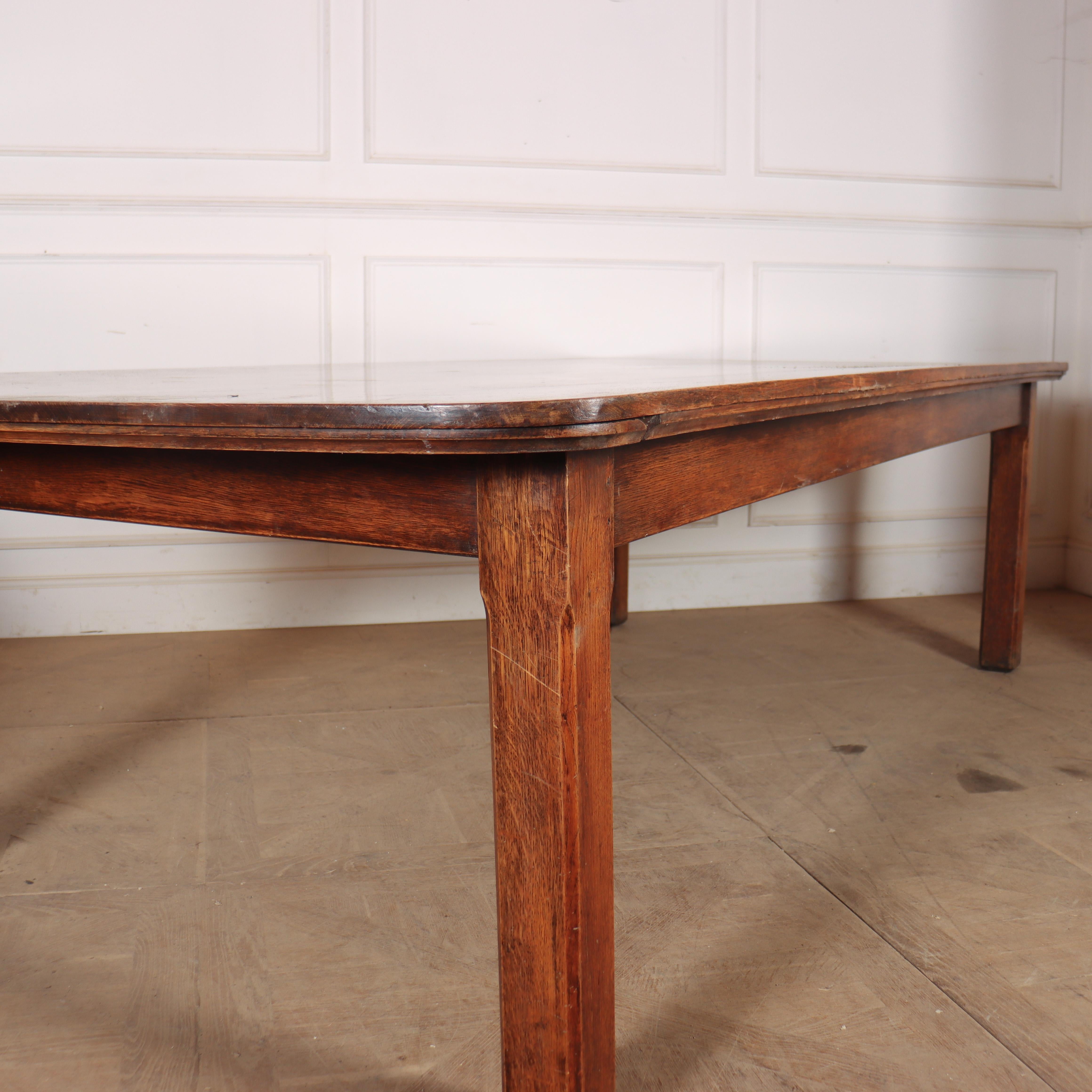 Wunderschöner englischer Bauernhoftisch/Esstisch aus Eiche aus dem 19. Jahrhundert mit einer extrem breiten Platte. 1880.

Freiraum unter der Schiene: 62 cm (24 Zoll)


Code: 8790

Abmessungen:
W: 109