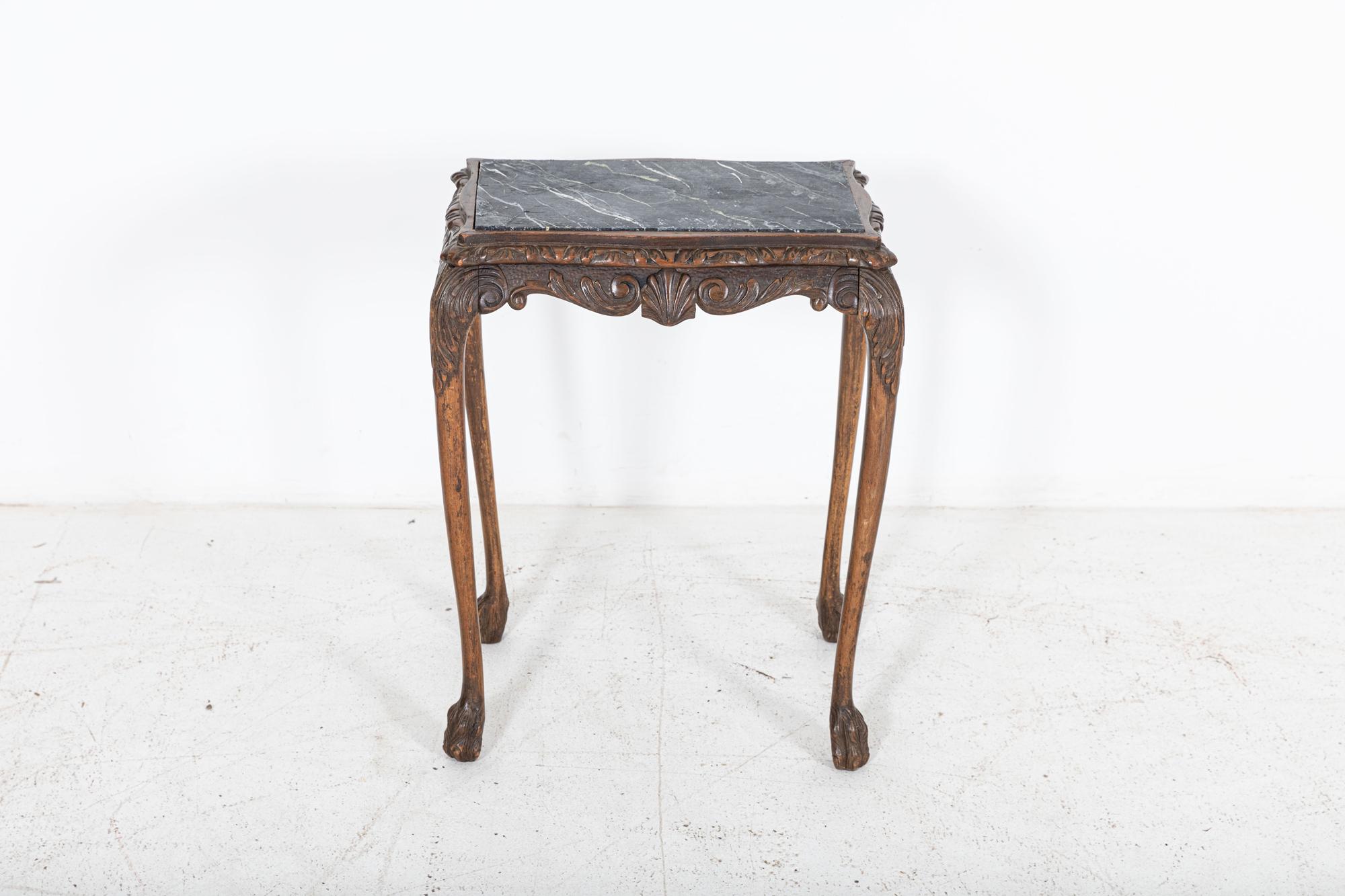 Mesa auxiliar de patas de león de roble inglés y mármol de imitación Europeo en venta