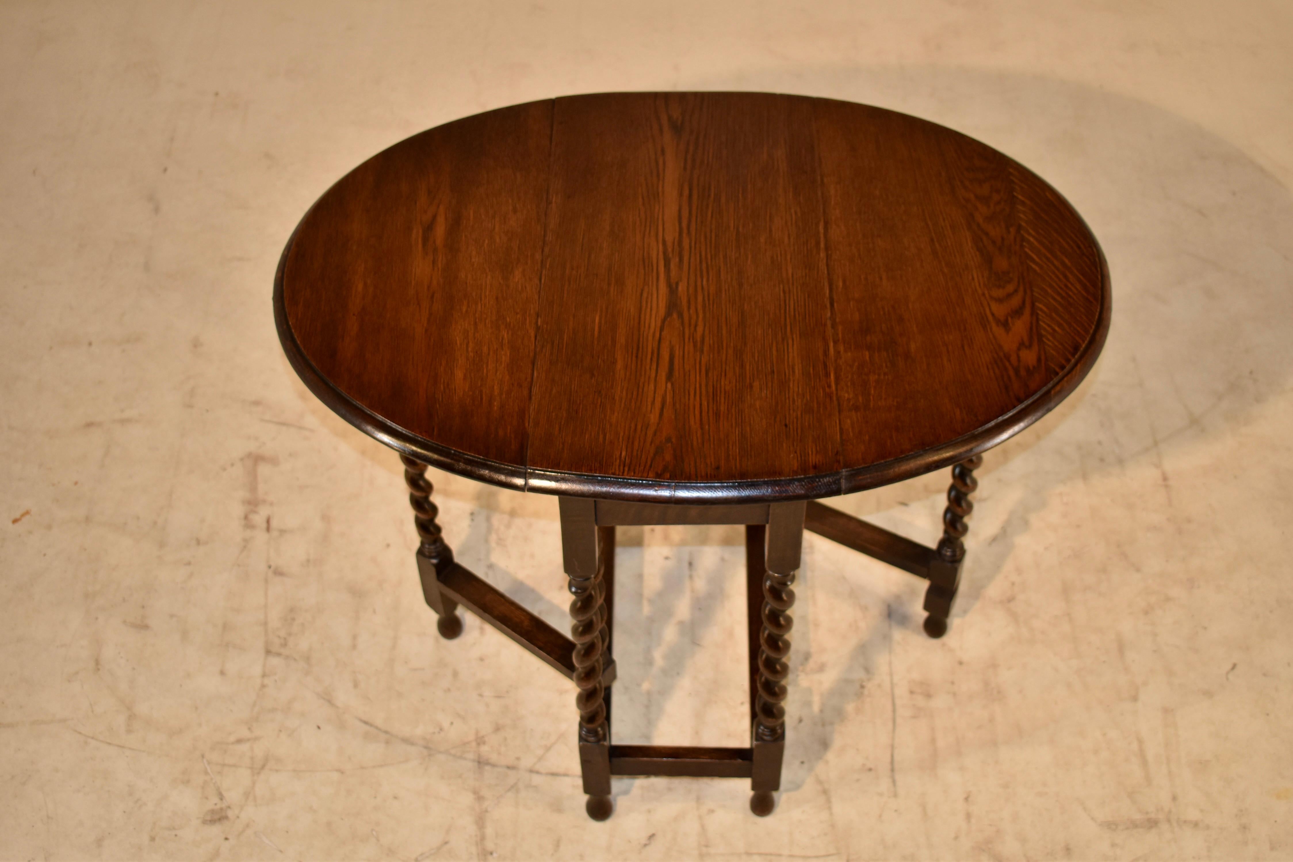 English Oak Gate Leg Side Table, circa 1900 For Sale 1