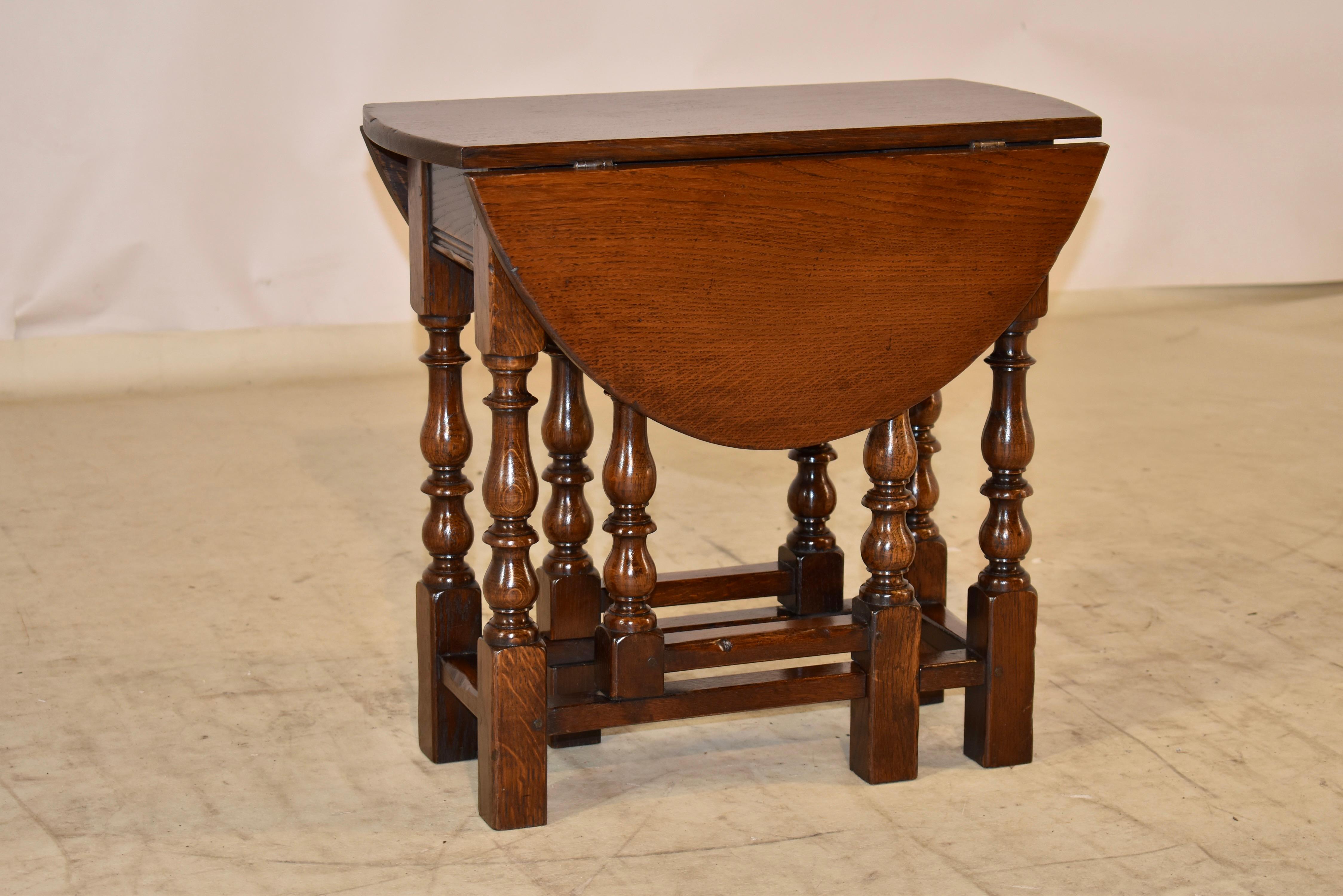 Edwardian English Oak Gate-Leg Table, circa 1900 For Sale