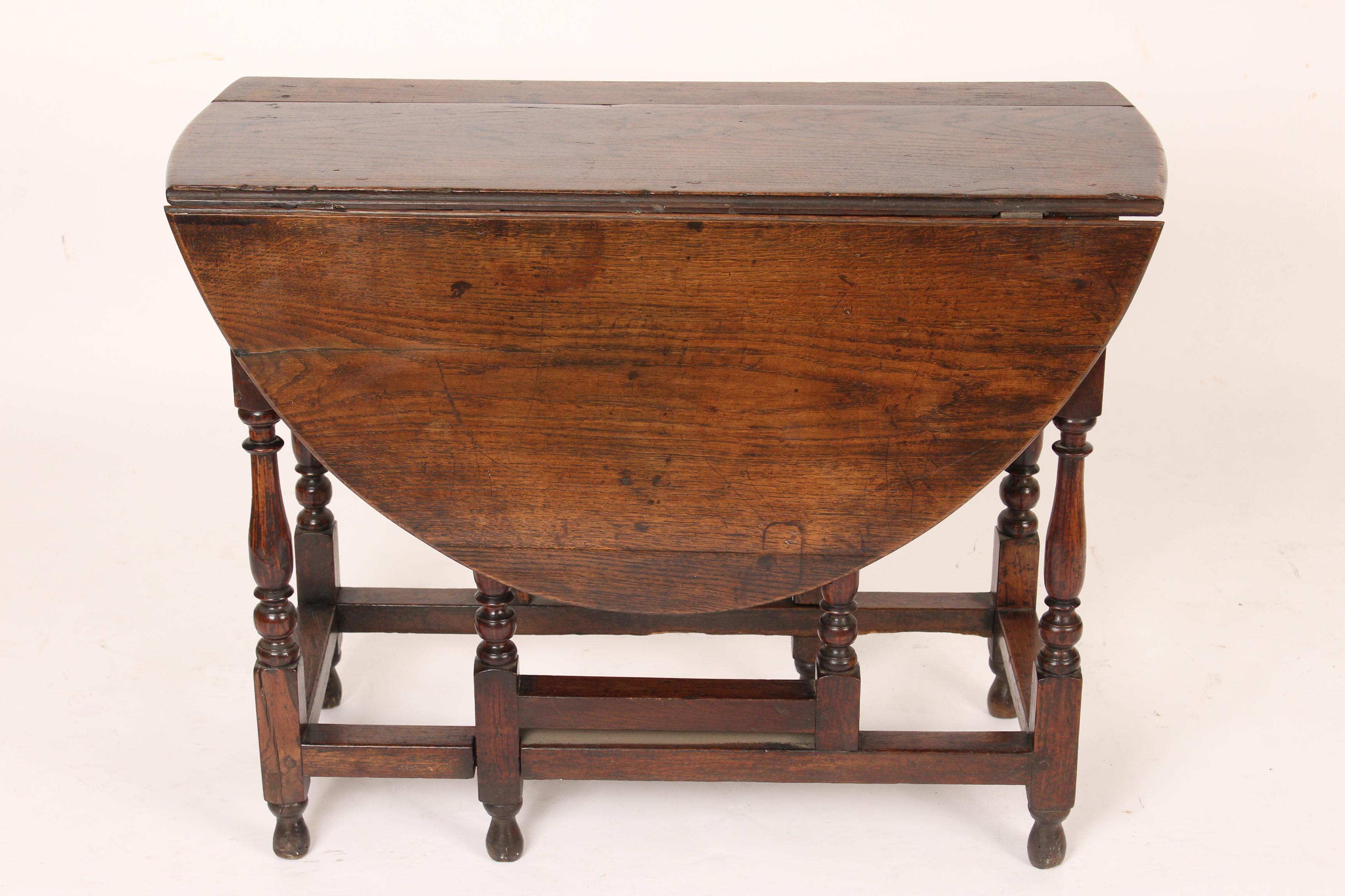 English Oak Gate Leg Table In Good Condition In Laguna Beach, CA