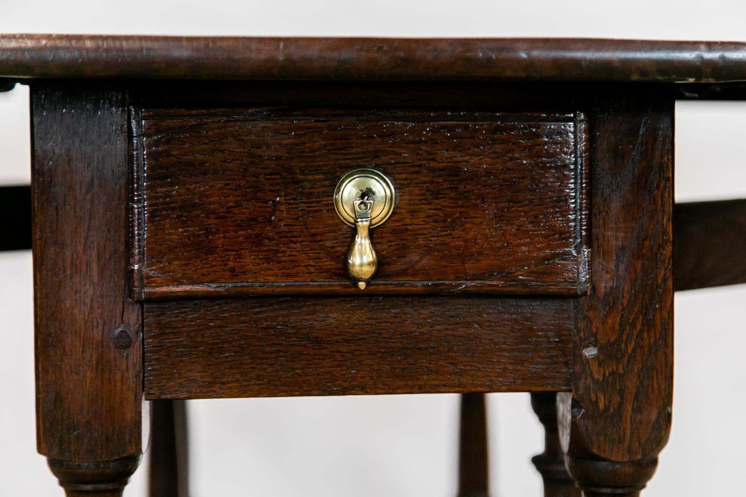 Mid-18th Century English Oak Gate Leg Table For Sale