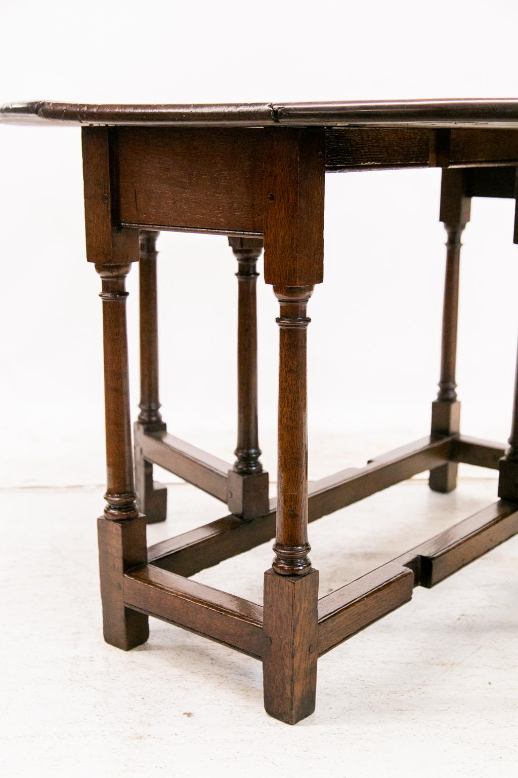 Mid-18th Century English Oak Gate Leg Table