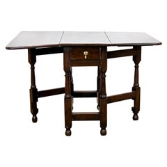 Table à pieds de portail en chêne anglais