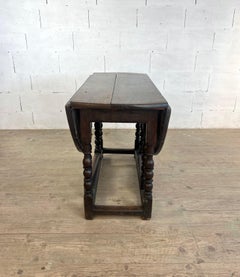English Oak Gateleg Drop-Leaf Dining Table, Late 17th-Early 18th Century